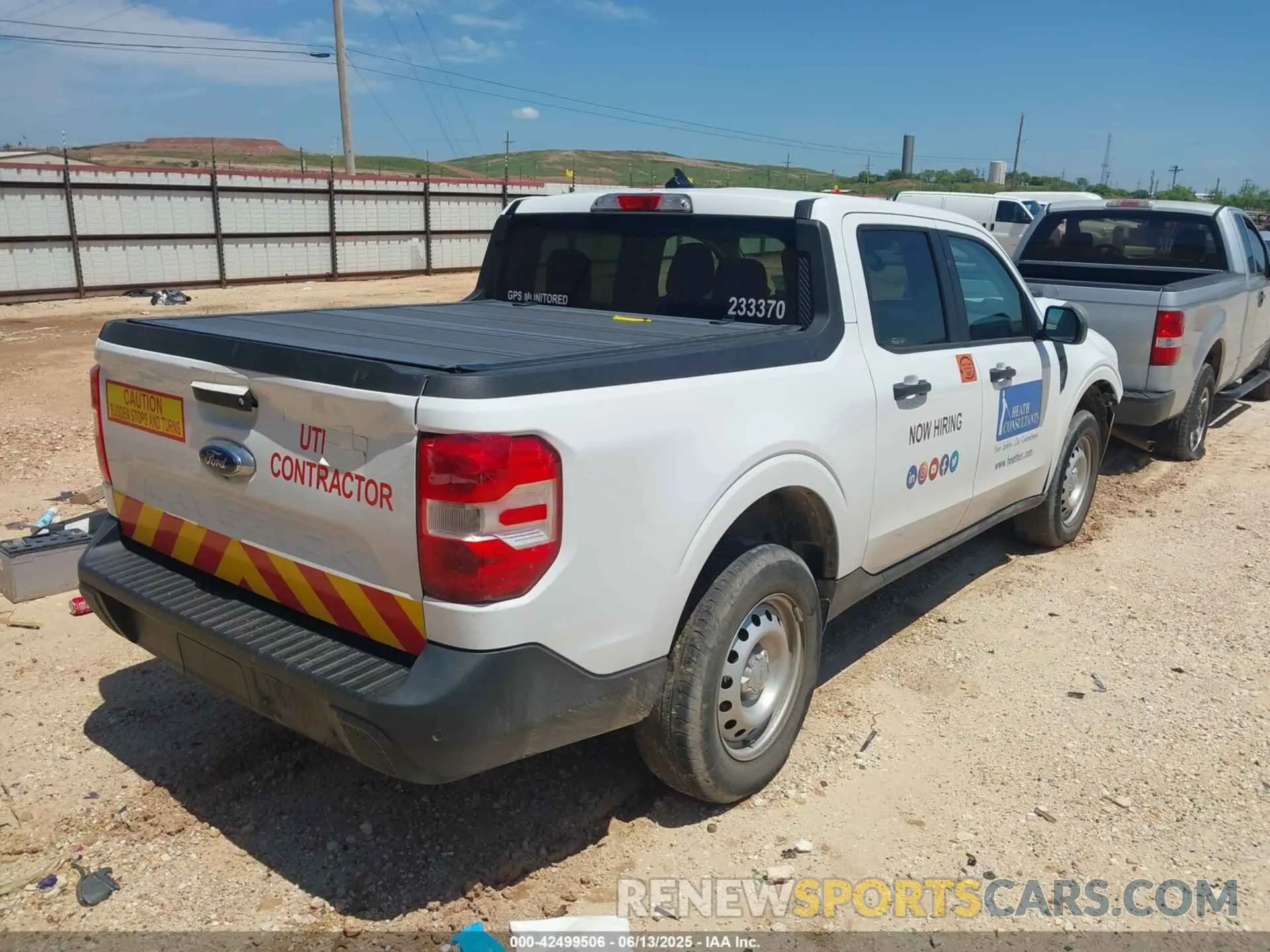 4 Photograph of a damaged car 3FTTW8E92NRB00609 FORD MAVERICK 2022