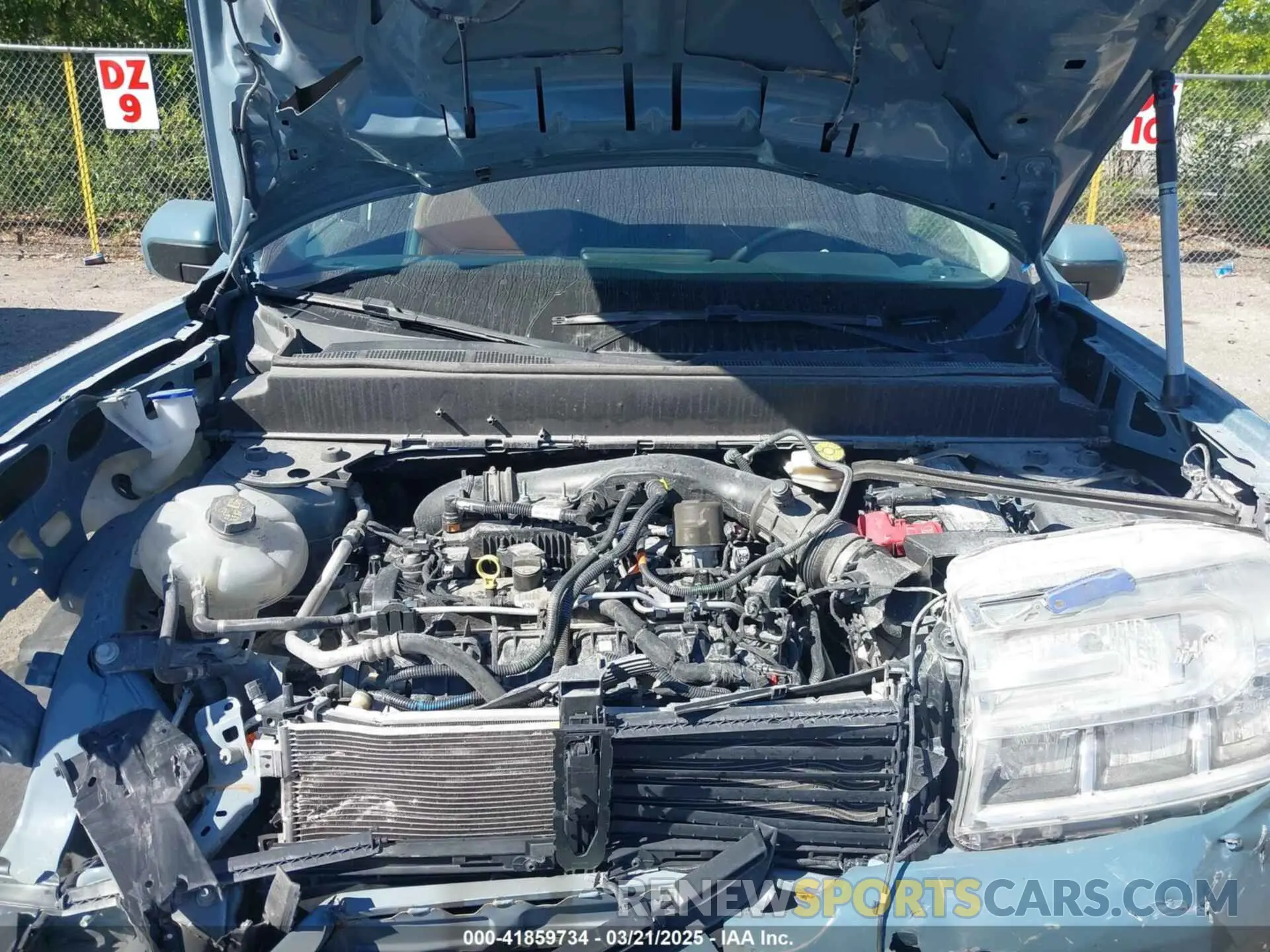 10 Photograph of a damaged car 3FTTW8E93NRA82976 FORD MAVERICK 2022