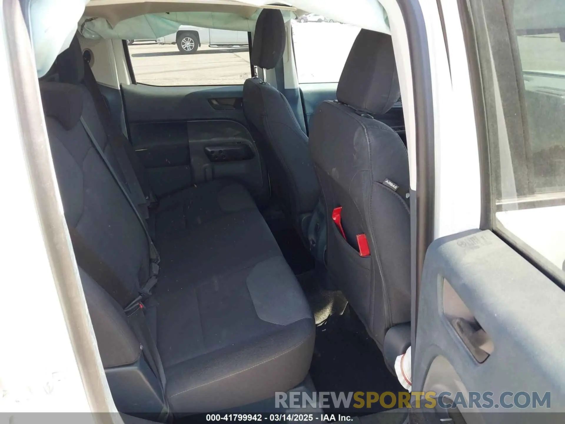 8 Photograph of a damaged car 3FTTW8E9XNRB02091 FORD MAVERICK 2022