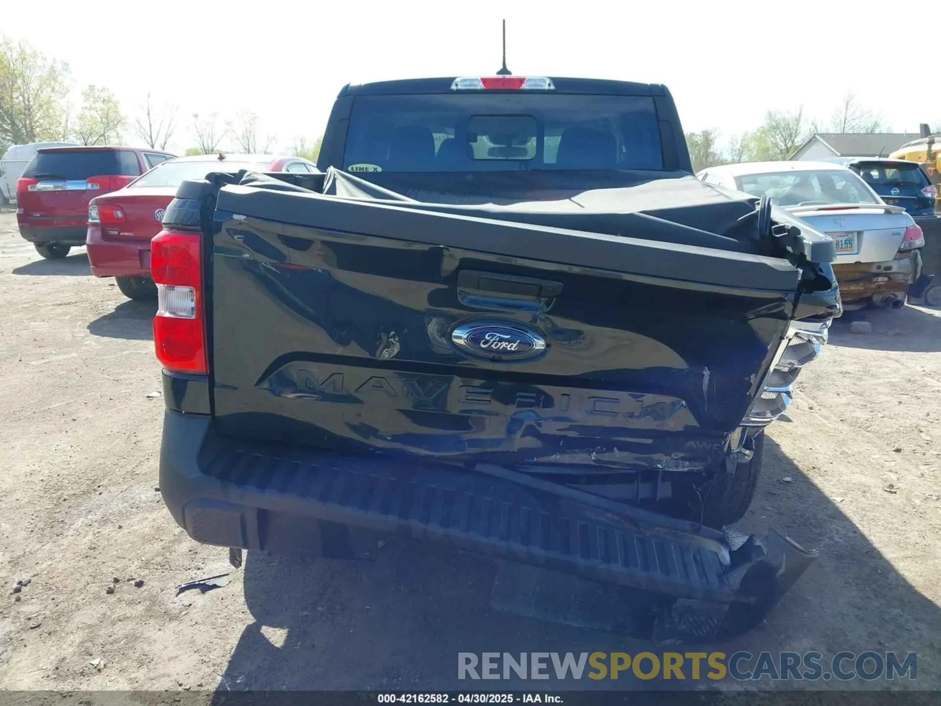 17 Photograph of a damaged car 3FTTW8F97PRA44880 FORD MAVERICK 2023