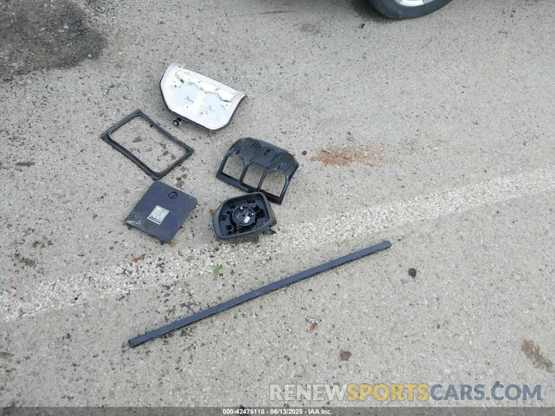 12 Photograph of a damaged car 3FTTW8M3XRRB56672 FORD MAVERICK 2024
