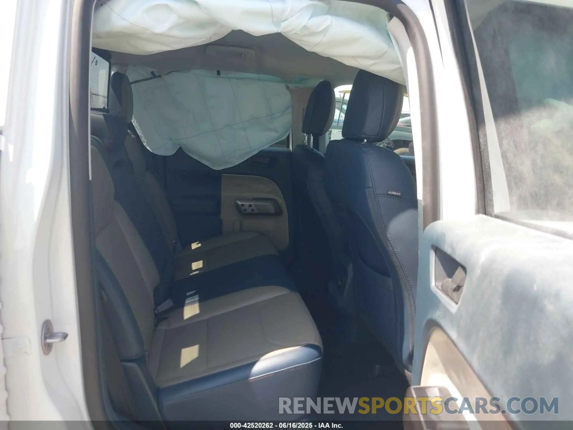 8 Фотография поврежденного автомобиля 3FTTW8S38SRA33106 FORD MAVERICK 2025