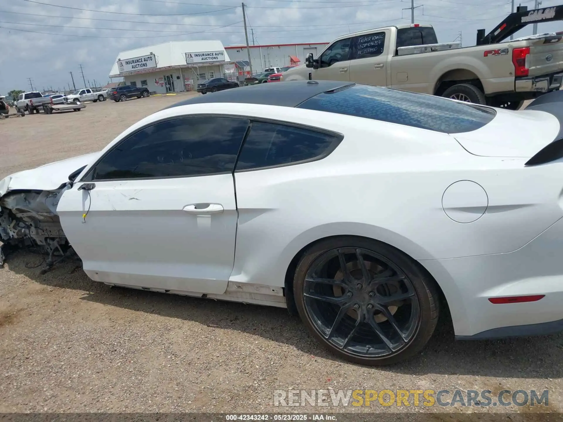 15 Photograph of a damaged car 1FA6P8CF1K5192822 FORD MUSTANG 2019