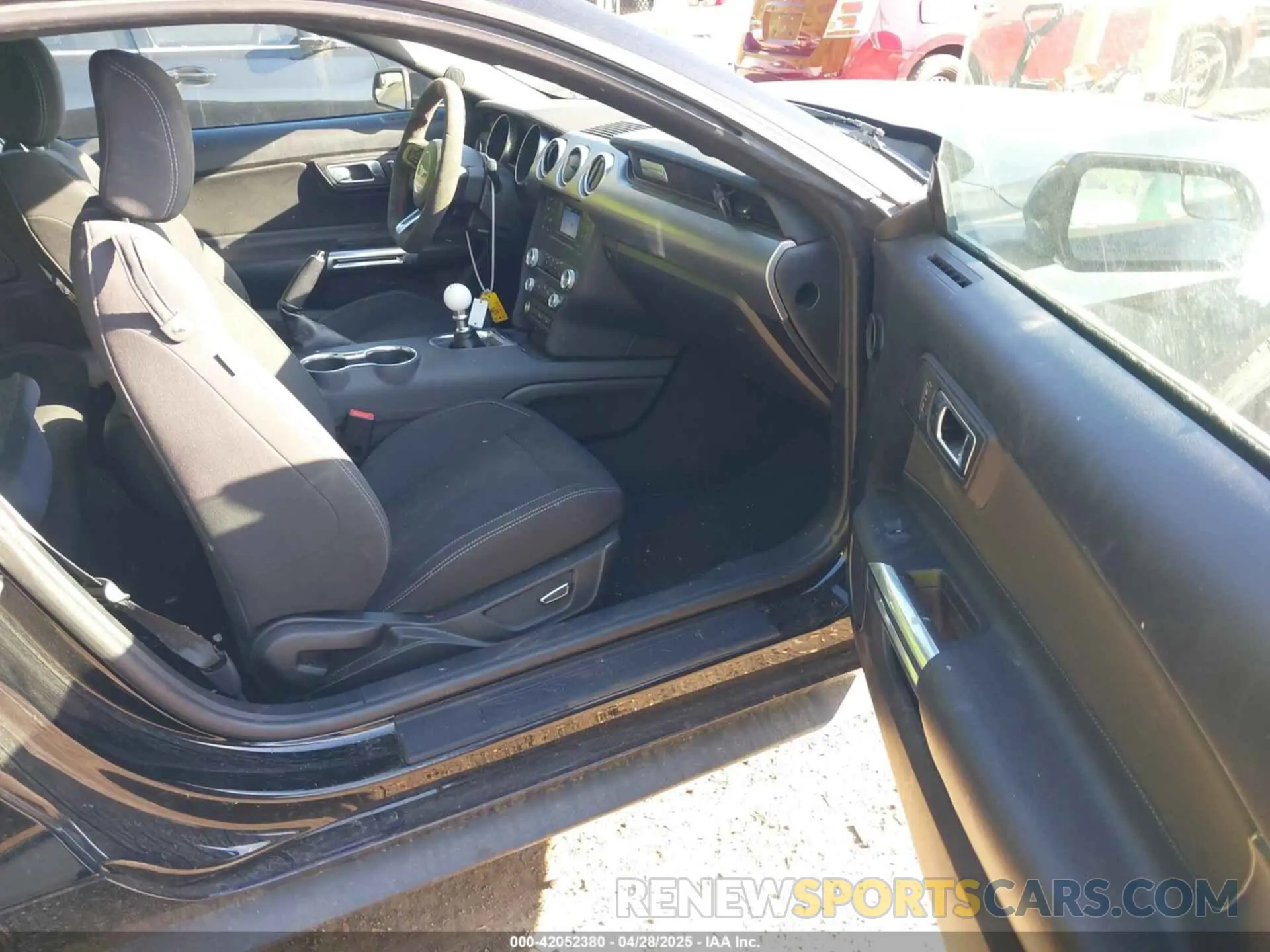 5 Photograph of a damaged car 1FA6P8CF2K5108720 FORD MUSTANG 2019