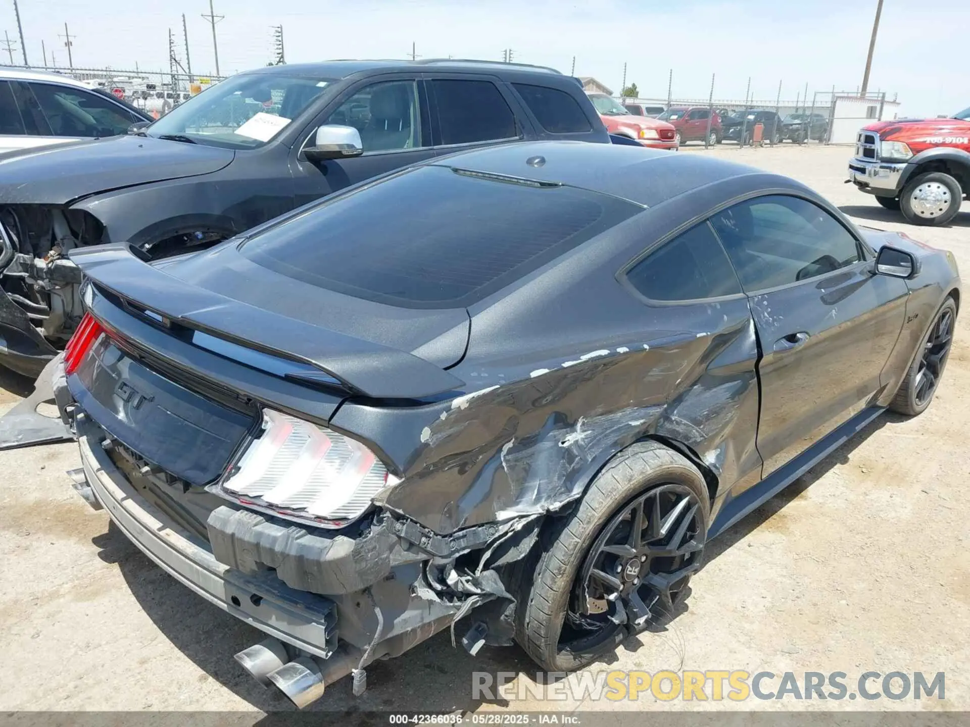 4 Photograph of a damaged car 1FA6P8CF5K5125267 FORD MUSTANG 2019
