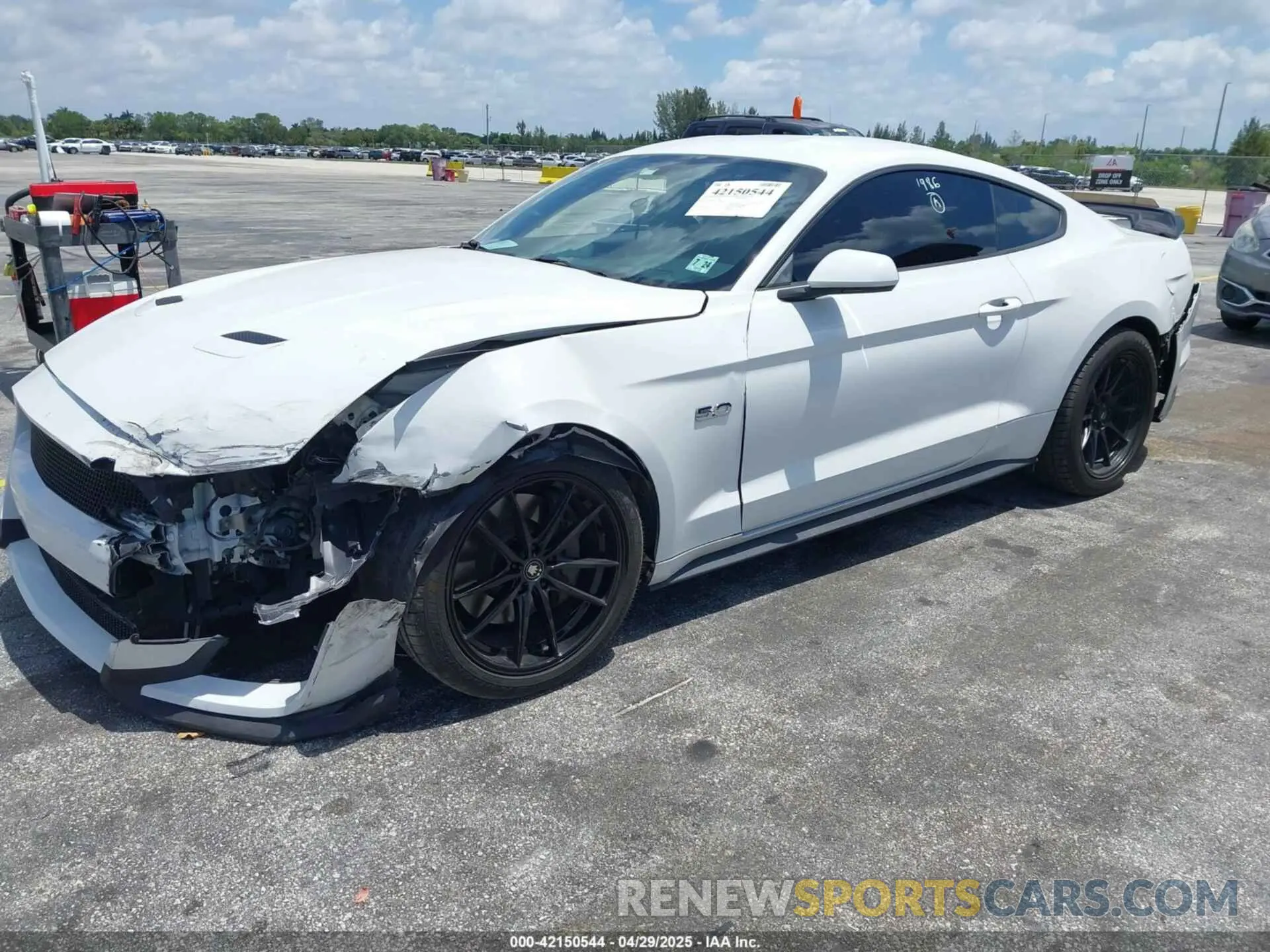 2 Фотография поврежденного автомобиля 1FA6P8CF6K5121986 FORD MUSTANG 2019