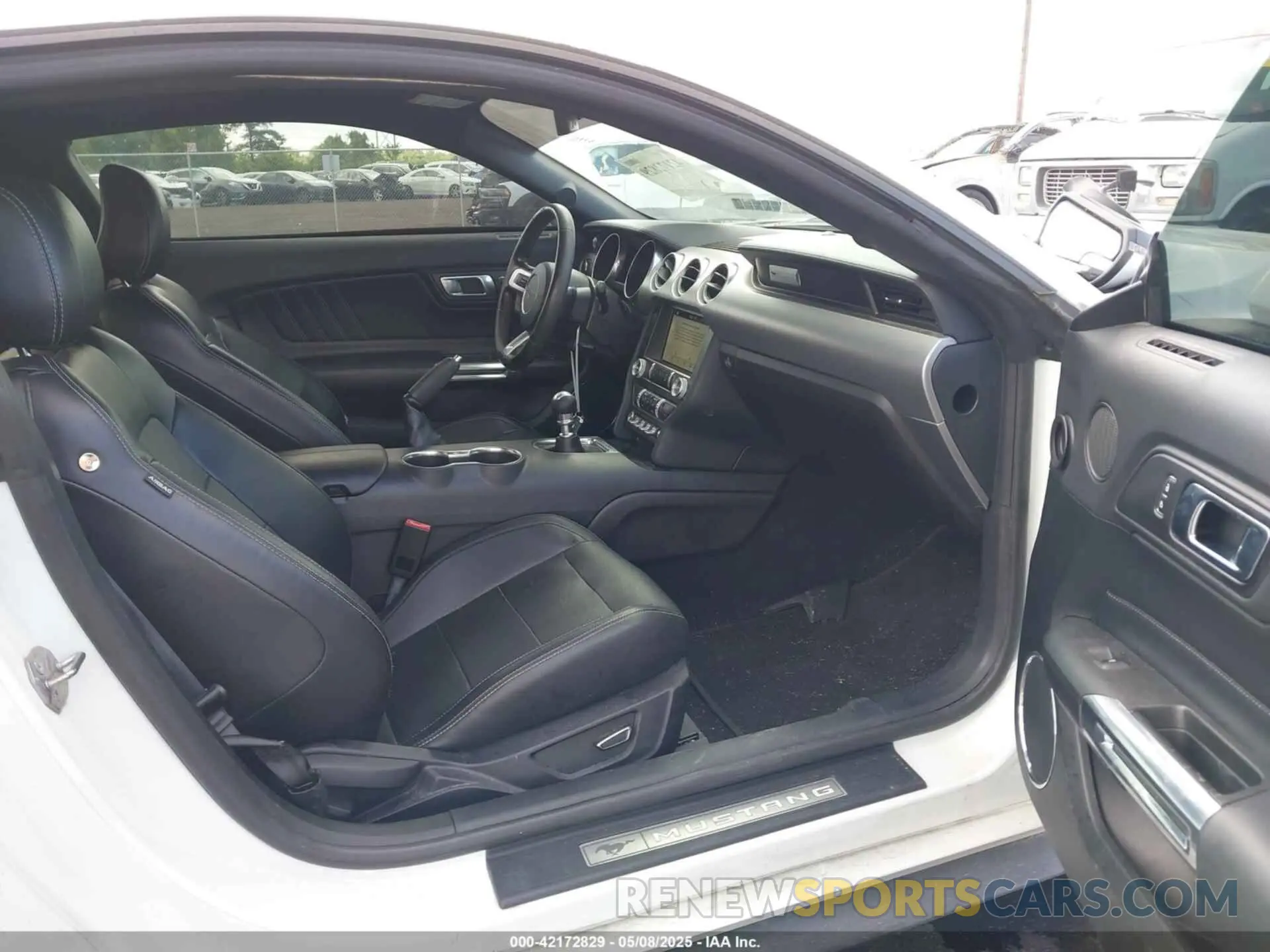 5 Photograph of a damaged car 1FA6P8CF6K5173649 FORD MUSTANG 2019