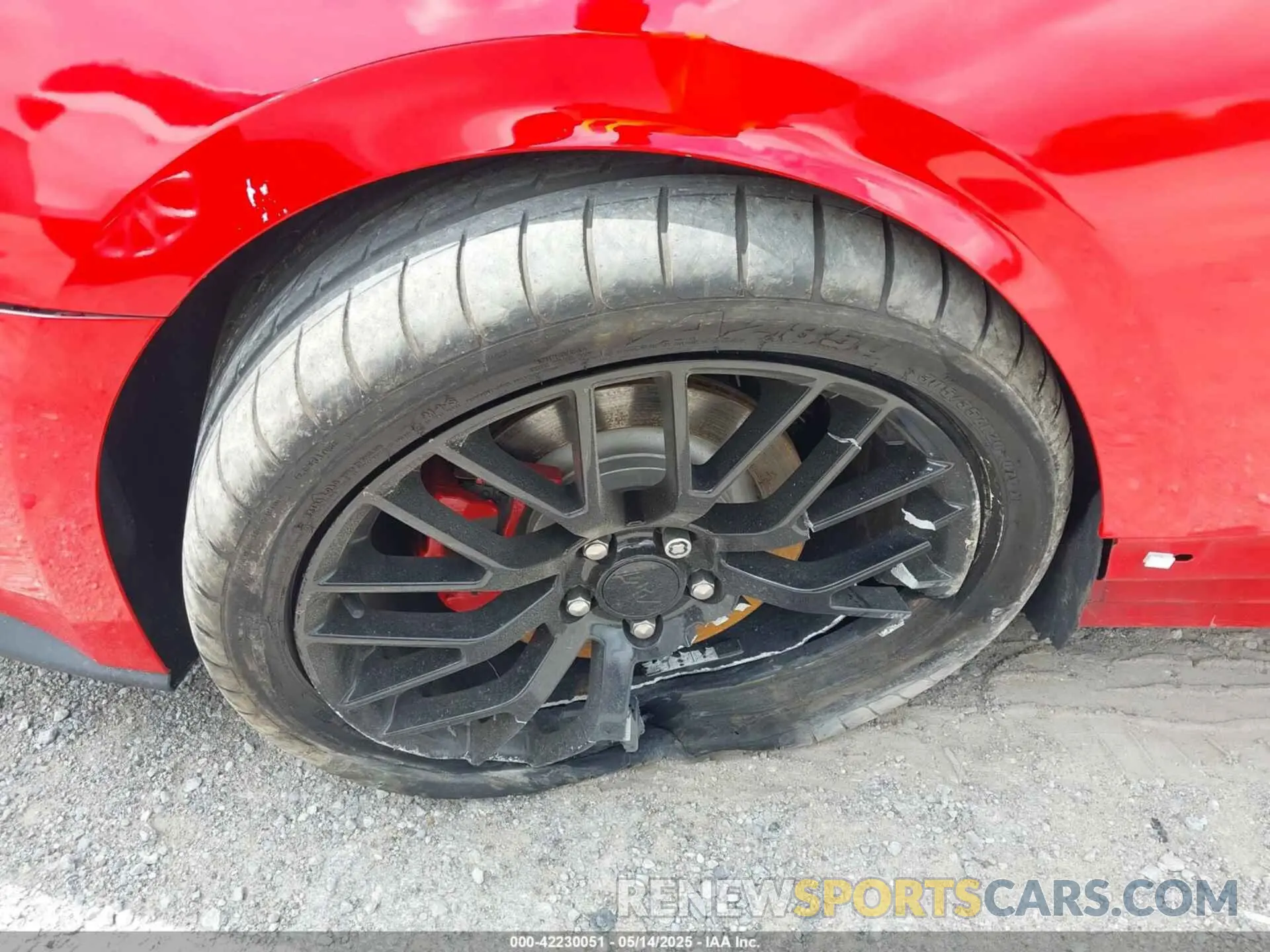 17 Photograph of a damaged car 1FA6P8CF7K5124590 FORD MUSTANG 2019