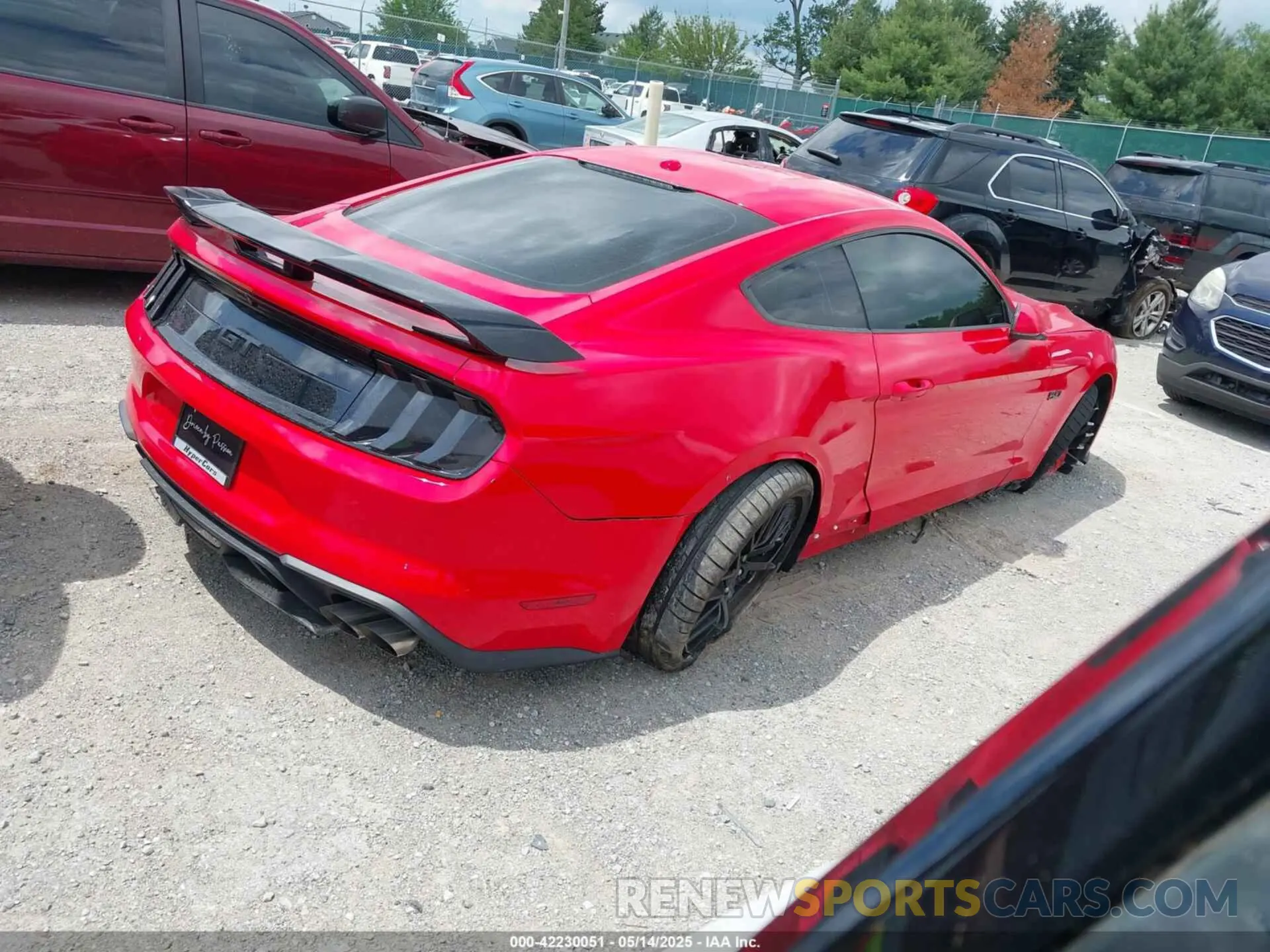 4 Photograph of a damaged car 1FA6P8CF7K5124590 FORD MUSTANG 2019