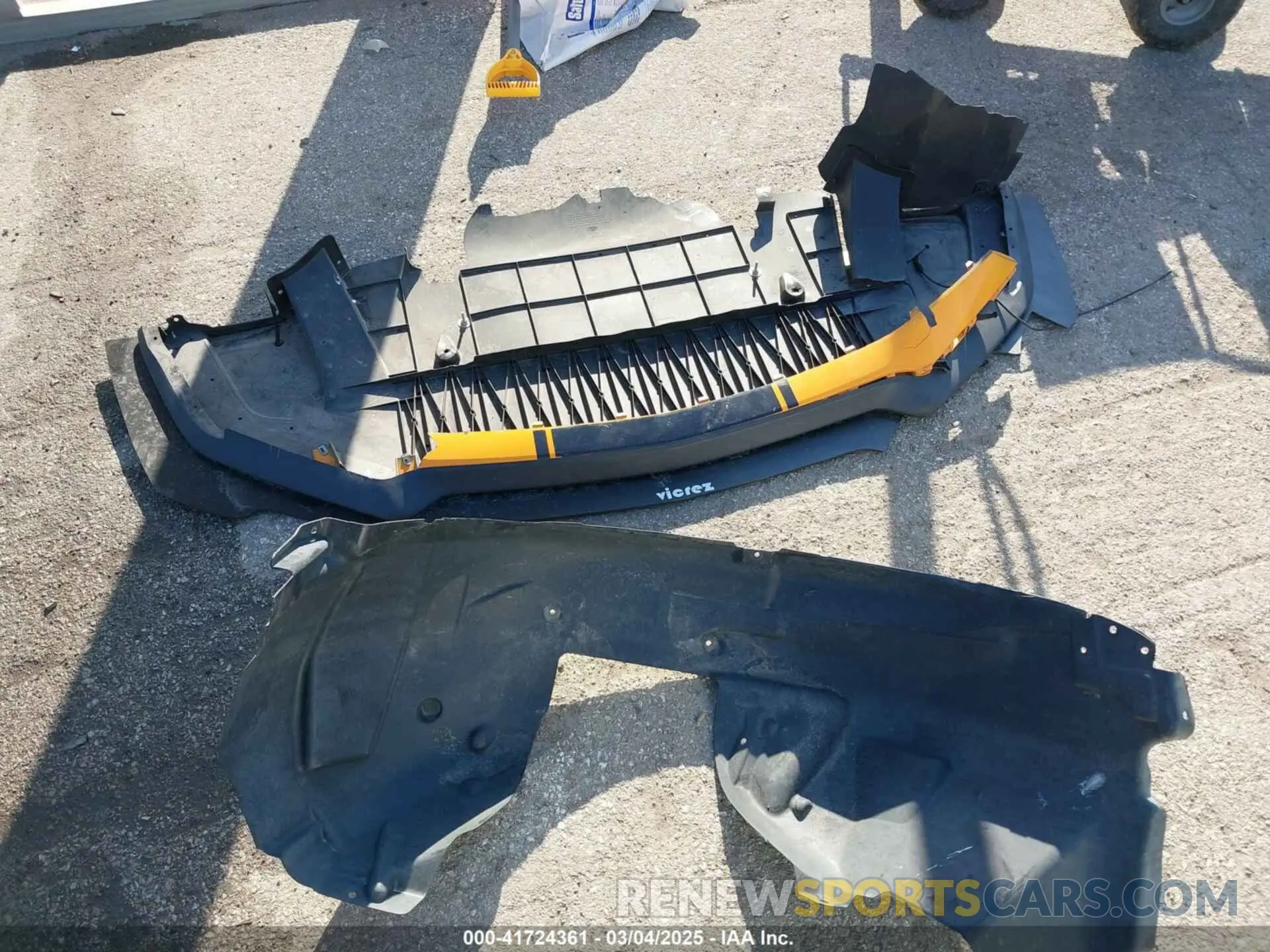12 Photograph of a damaged car 1FA6P8CF8K5158005 FORD MUSTANG 2019