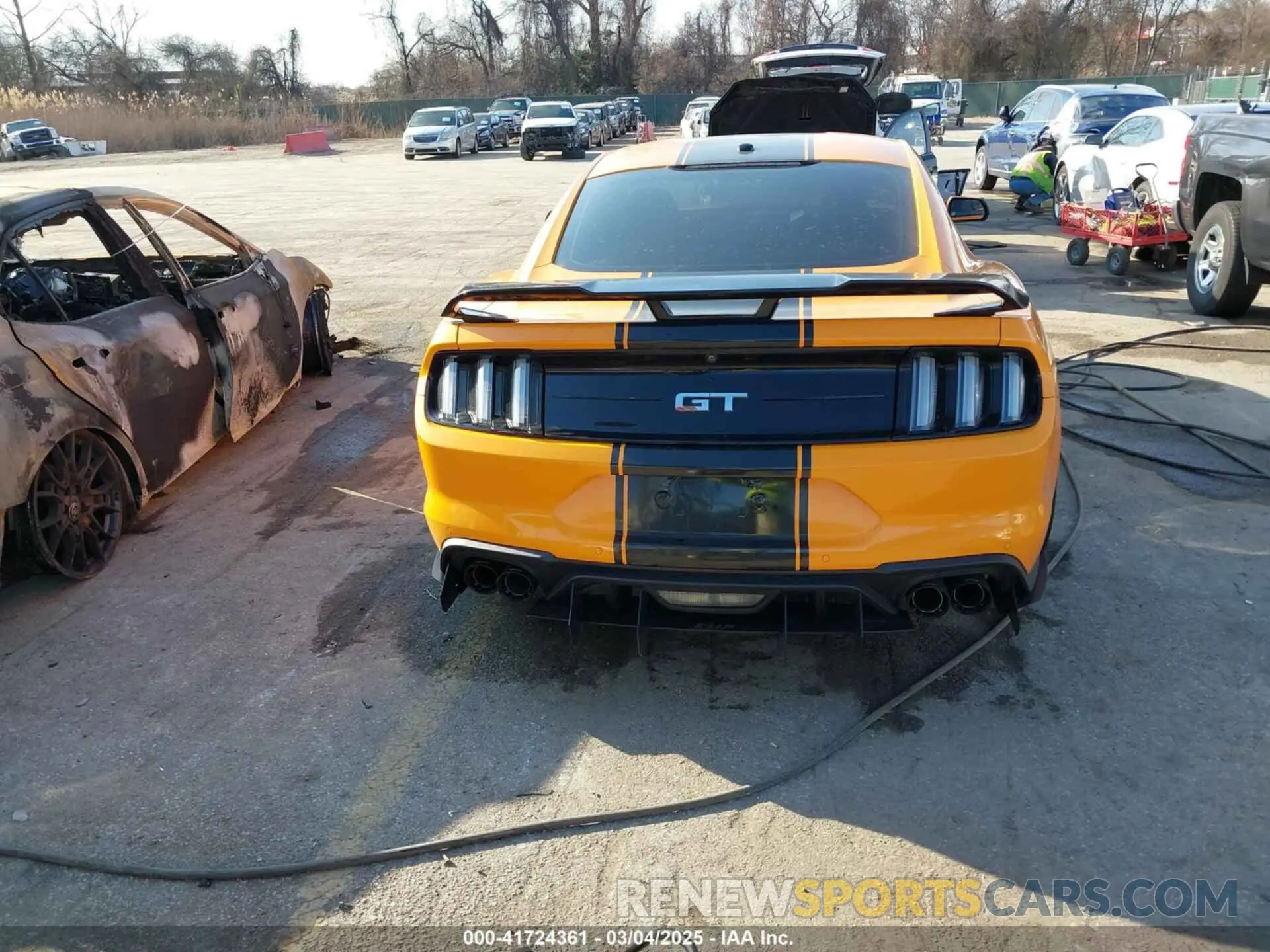 17 Photograph of a damaged car 1FA6P8CF8K5158005 FORD MUSTANG 2019