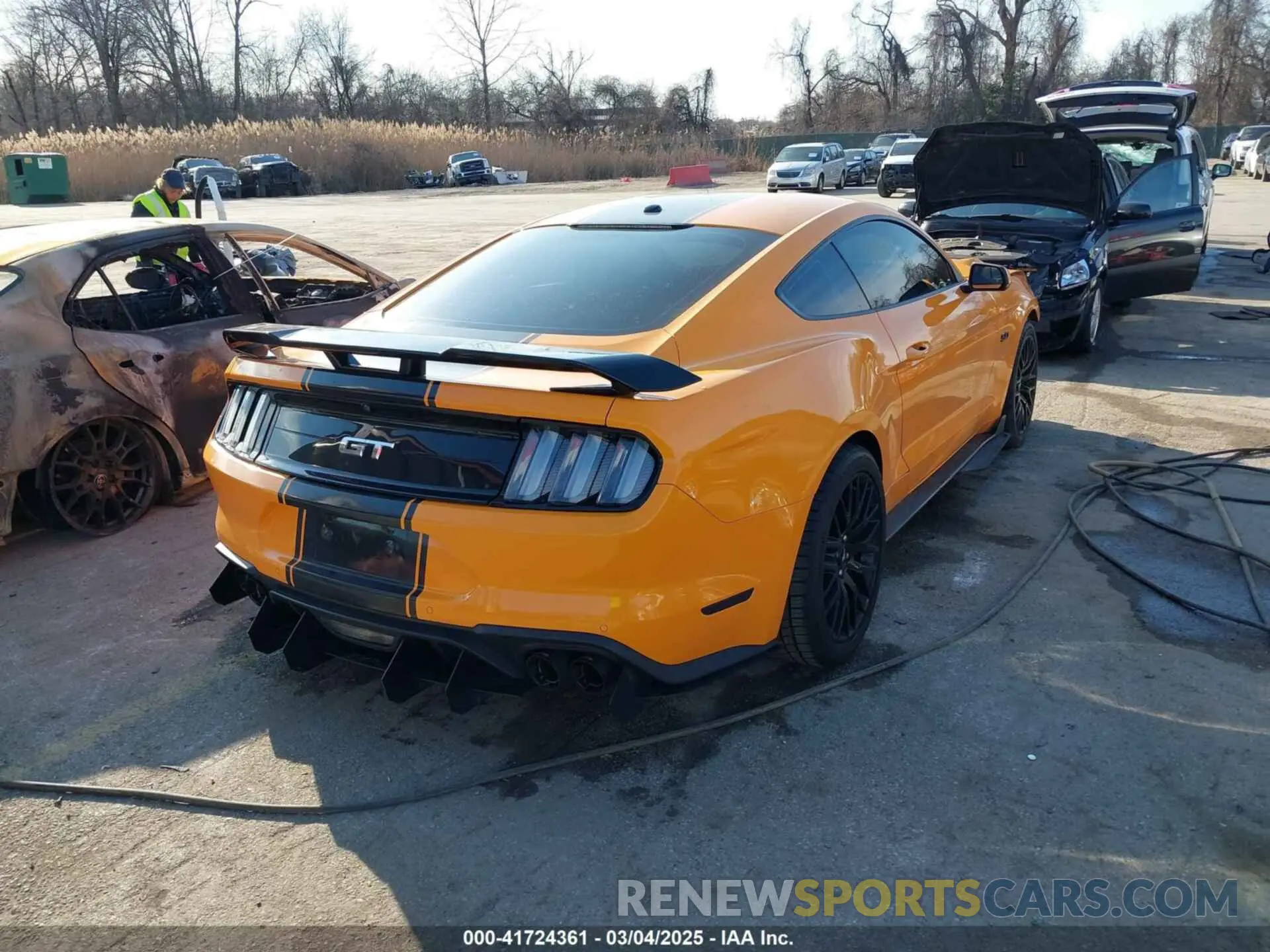 4 Photograph of a damaged car 1FA6P8CF8K5158005 FORD MUSTANG 2019