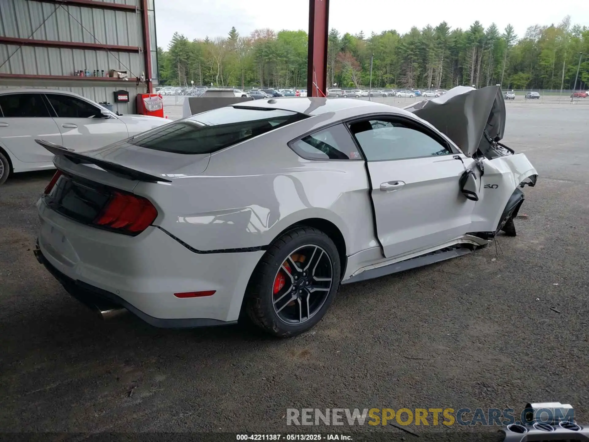 4 Photograph of a damaged car 1FA6P8CFXK5194374 FORD MUSTANG 2019
