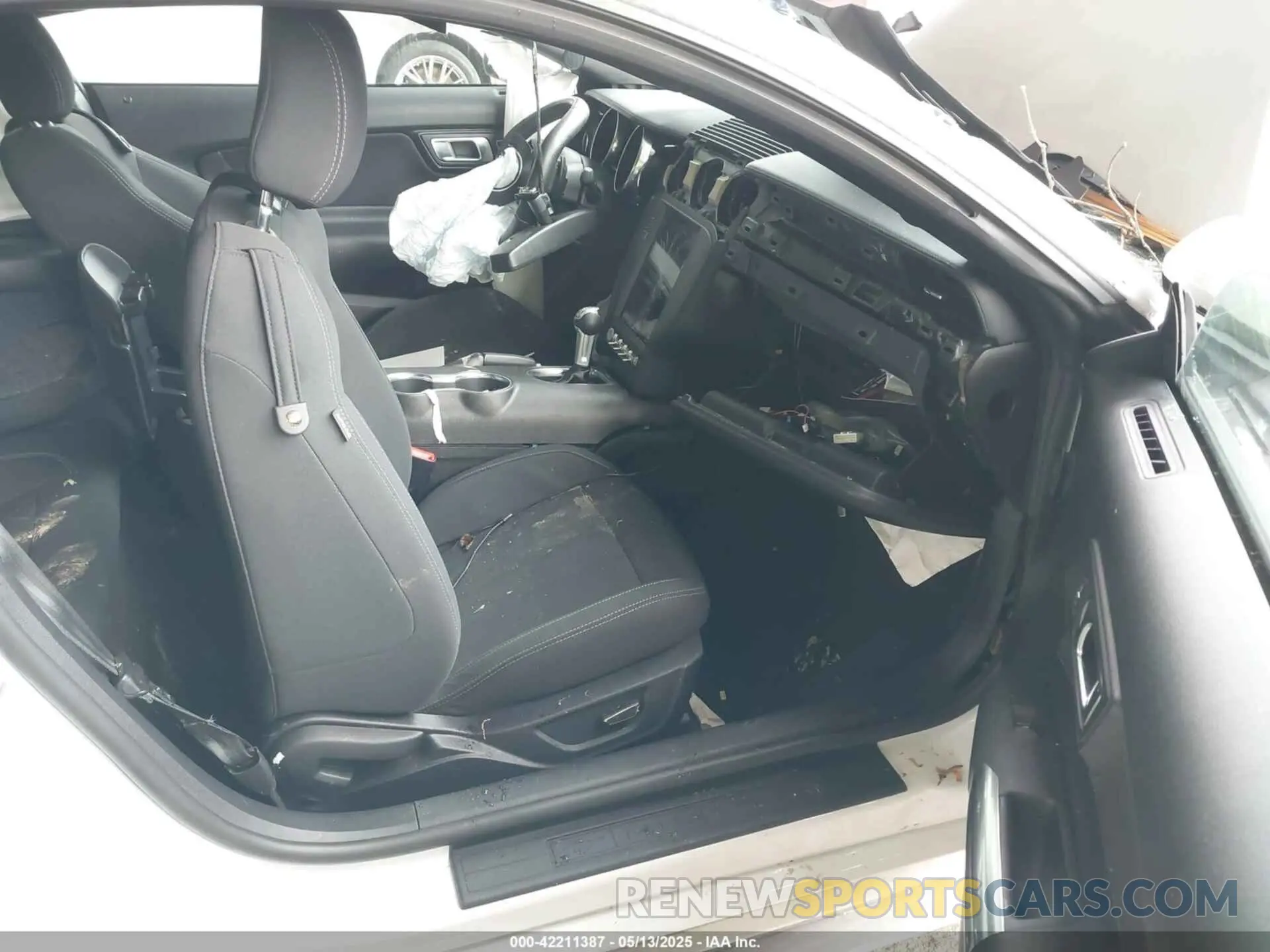 5 Photograph of a damaged car 1FA6P8CFXK5194374 FORD MUSTANG 2019