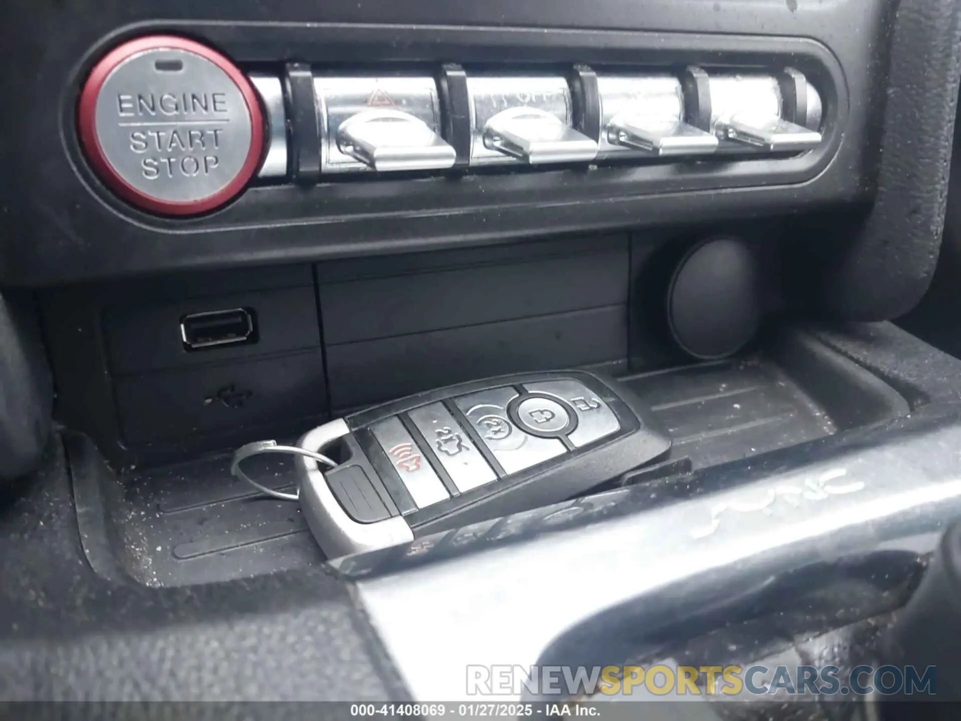 11 Photograph of a damaged car 1FA6P8TH0K5172045 FORD MUSTANG 2019