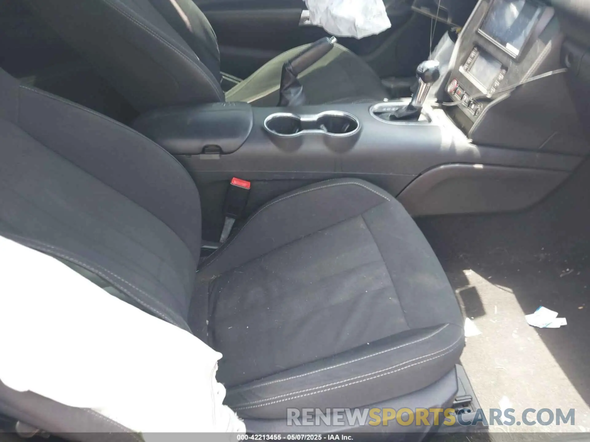 5 Photograph of a damaged car 1FA6P8TH0K5174930 FORD MUSTANG 2019