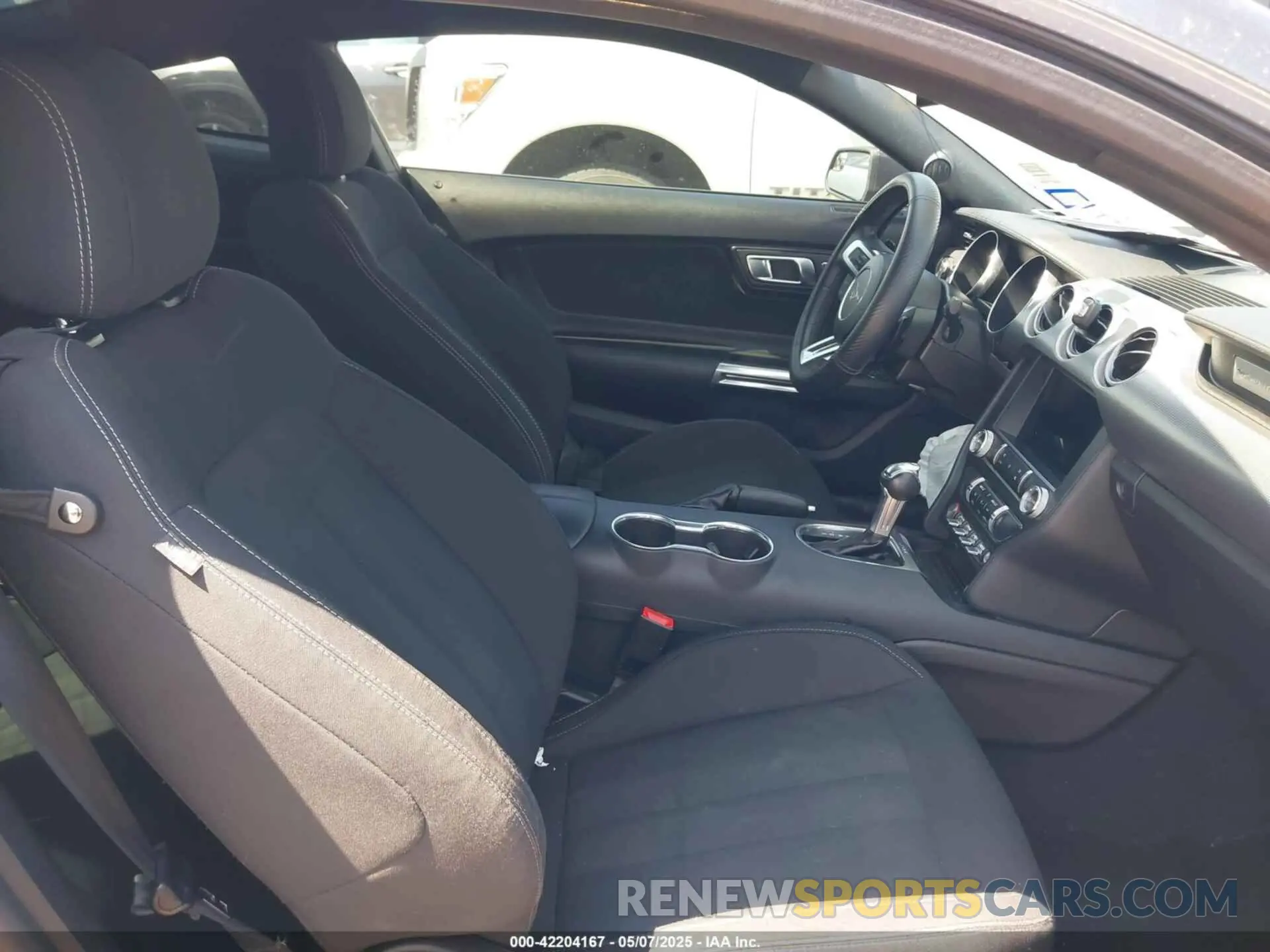 5 Фотография поврежденного автомобиля 1FA6P8TH1K5118026 FORD MUSTANG 2019