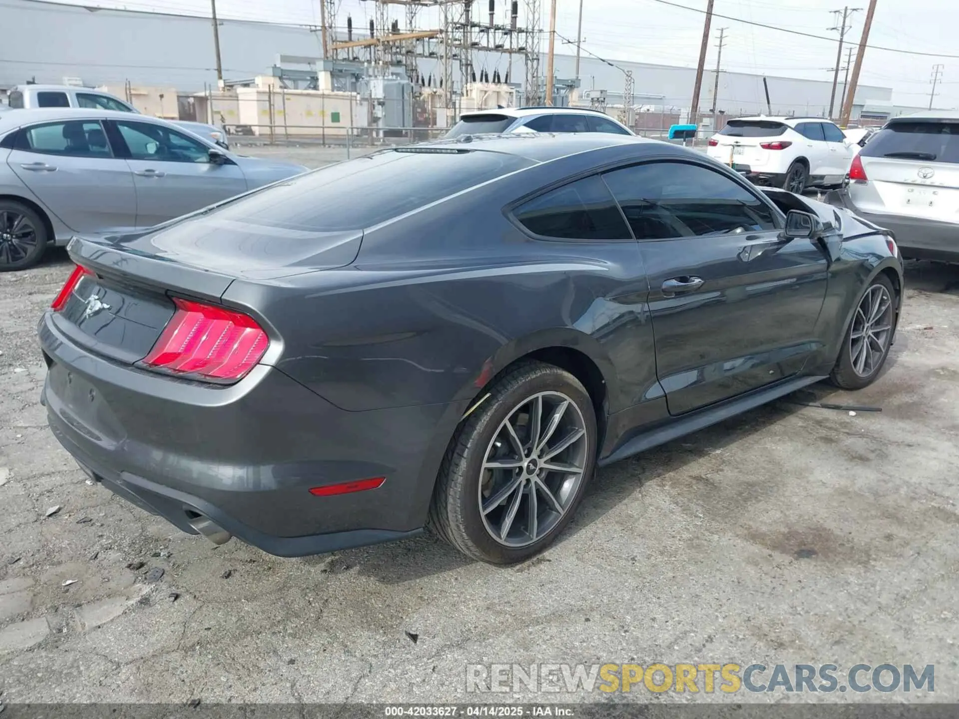 4 Photograph of a damaged car 1FA6P8TH2K5119105 FORD MUSTANG 2019