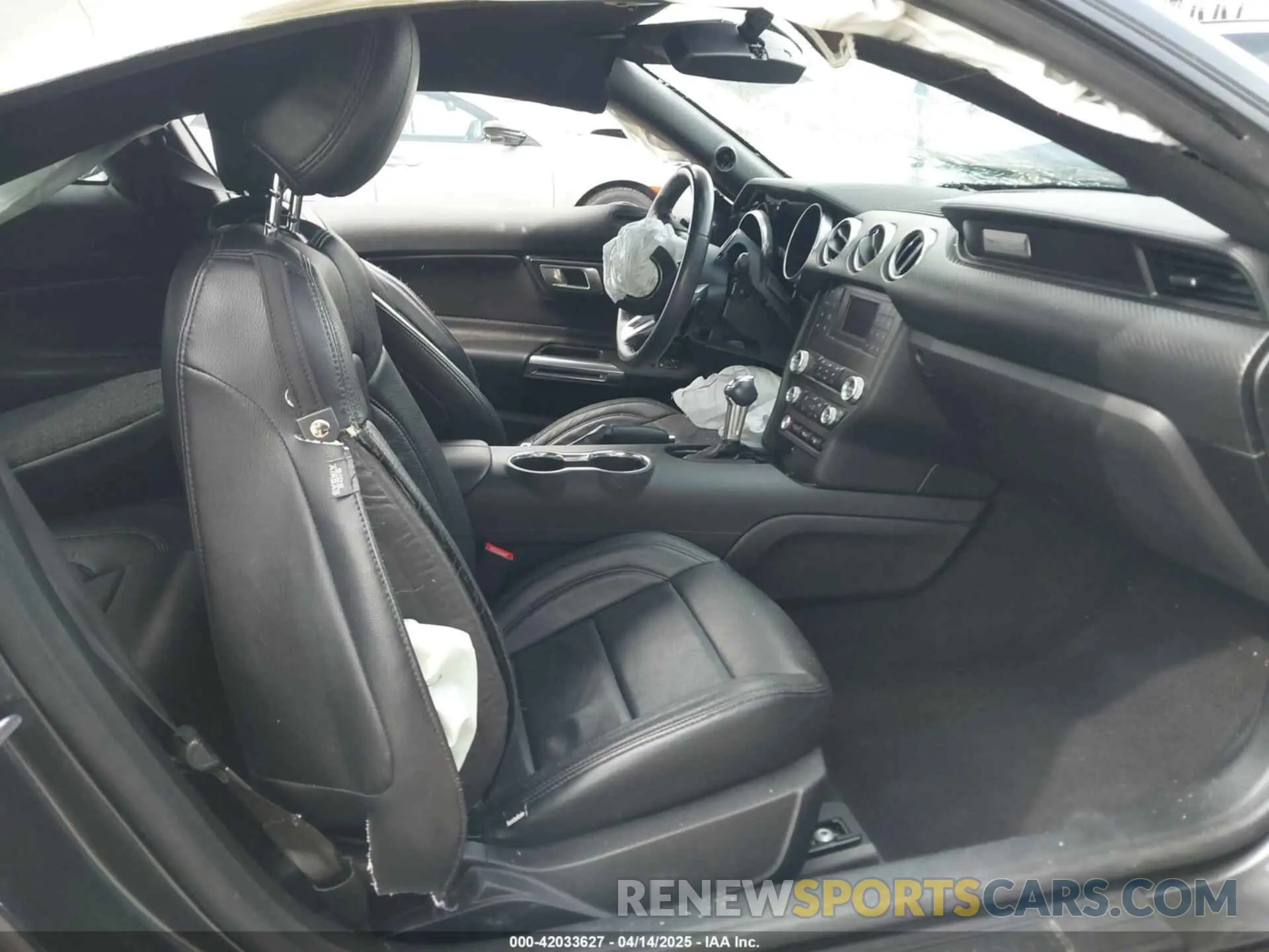 5 Photograph of a damaged car 1FA6P8TH2K5119105 FORD MUSTANG 2019
