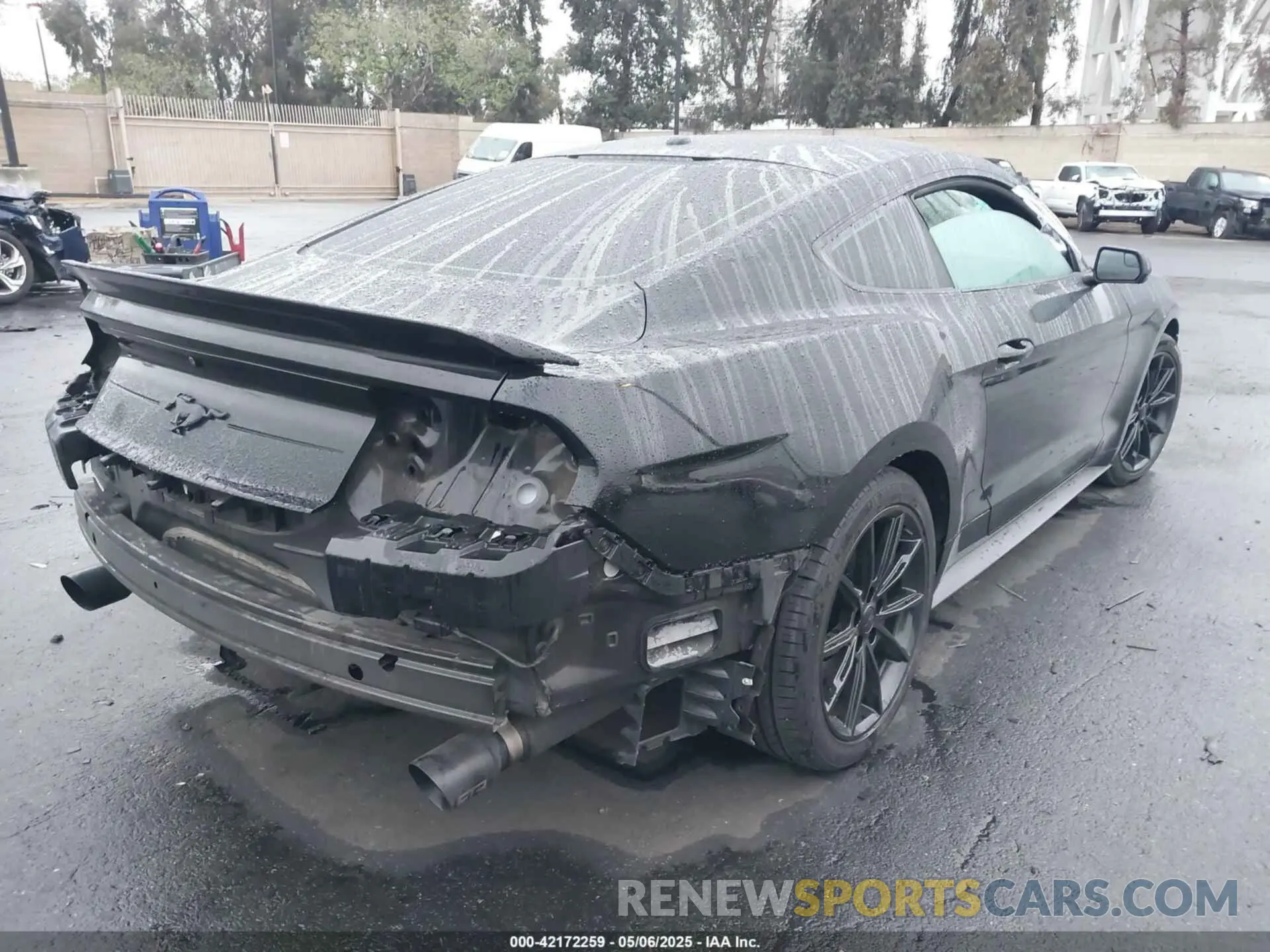 4 Photograph of a damaged car 1FA6P8TH2K5143582 FORD MUSTANG 2019