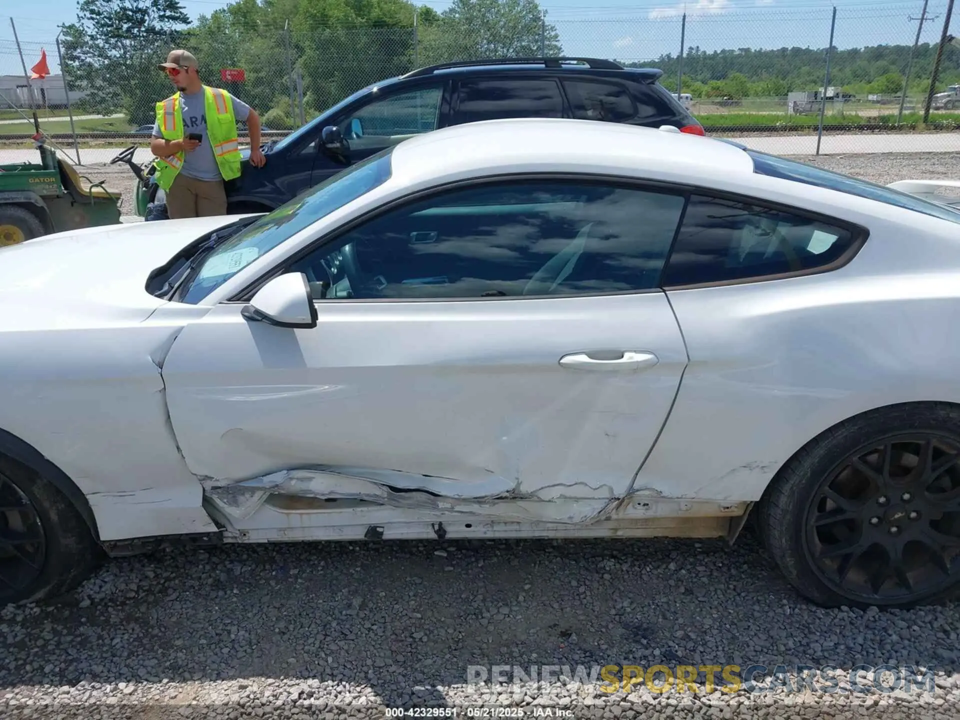15 Photograph of a damaged car 1FA6P8TH3K5105908 FORD MUSTANG 2019