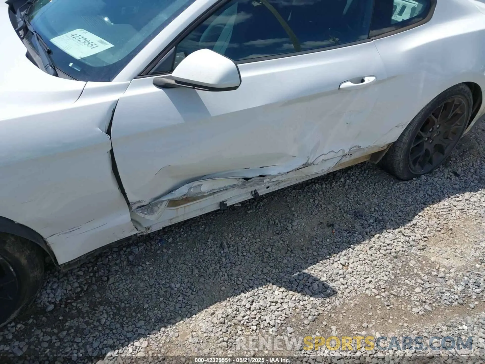 18 Photograph of a damaged car 1FA6P8TH3K5105908 FORD MUSTANG 2019