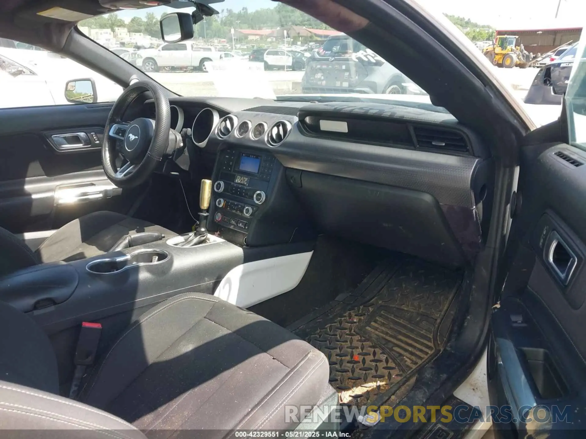 5 Photograph of a damaged car 1FA6P8TH3K5105908 FORD MUSTANG 2019