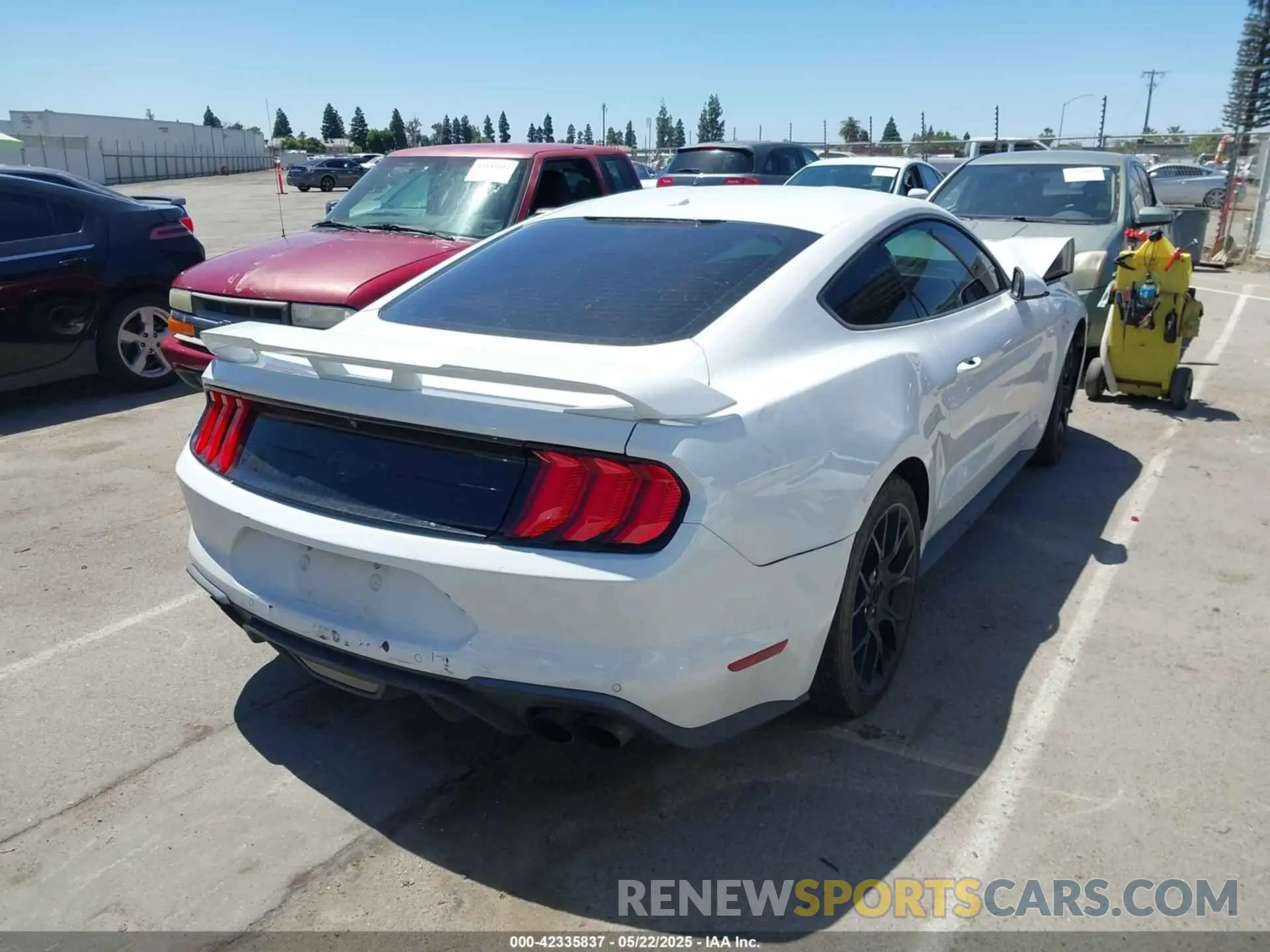 4 Photograph of a damaged car 1FA6P8TH4K5131093 FORD MUSTANG 2019