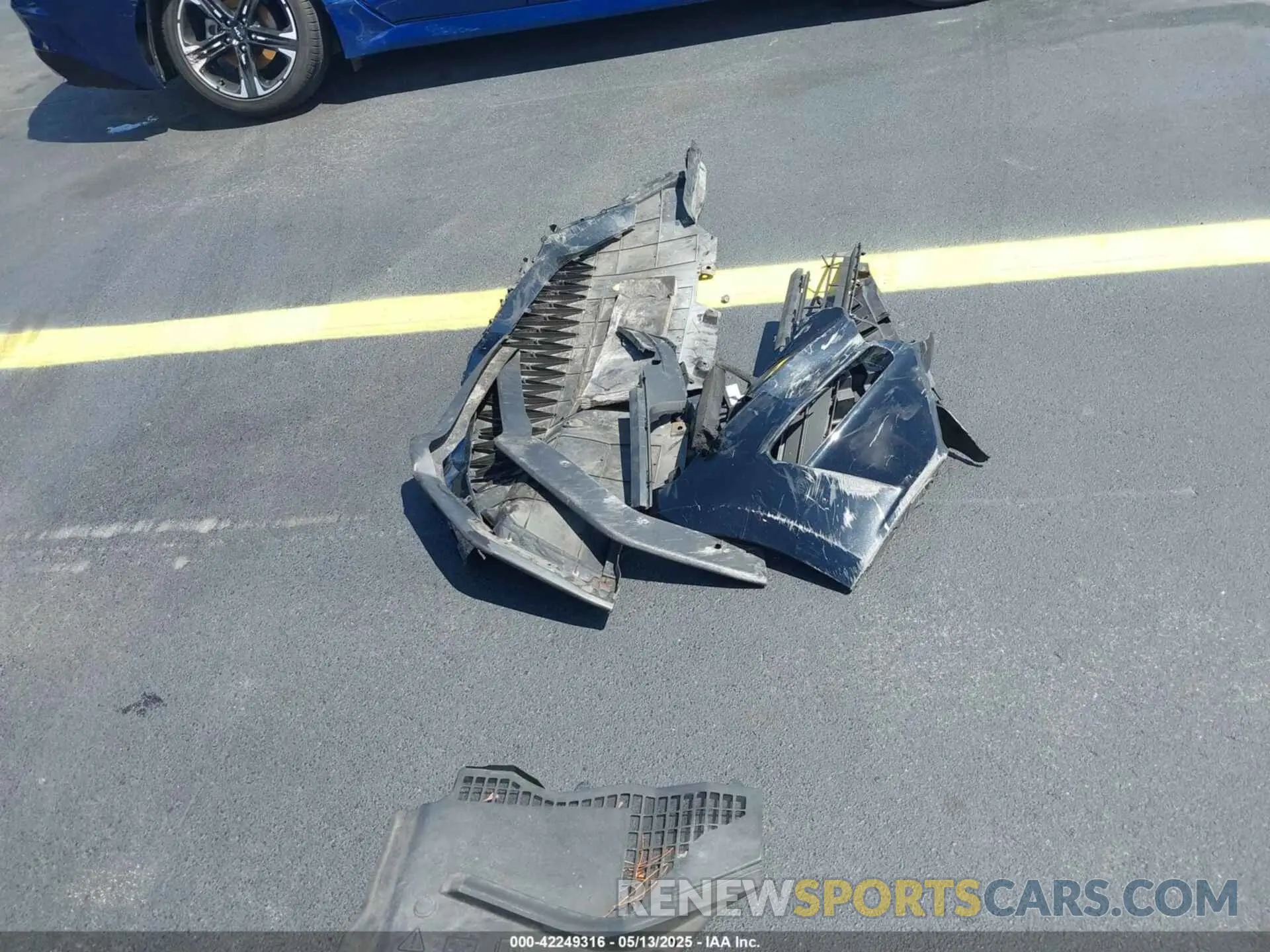 12 Photograph of a damaged car 1FA6P8TH4K5195697 FORD MUSTANG 2019