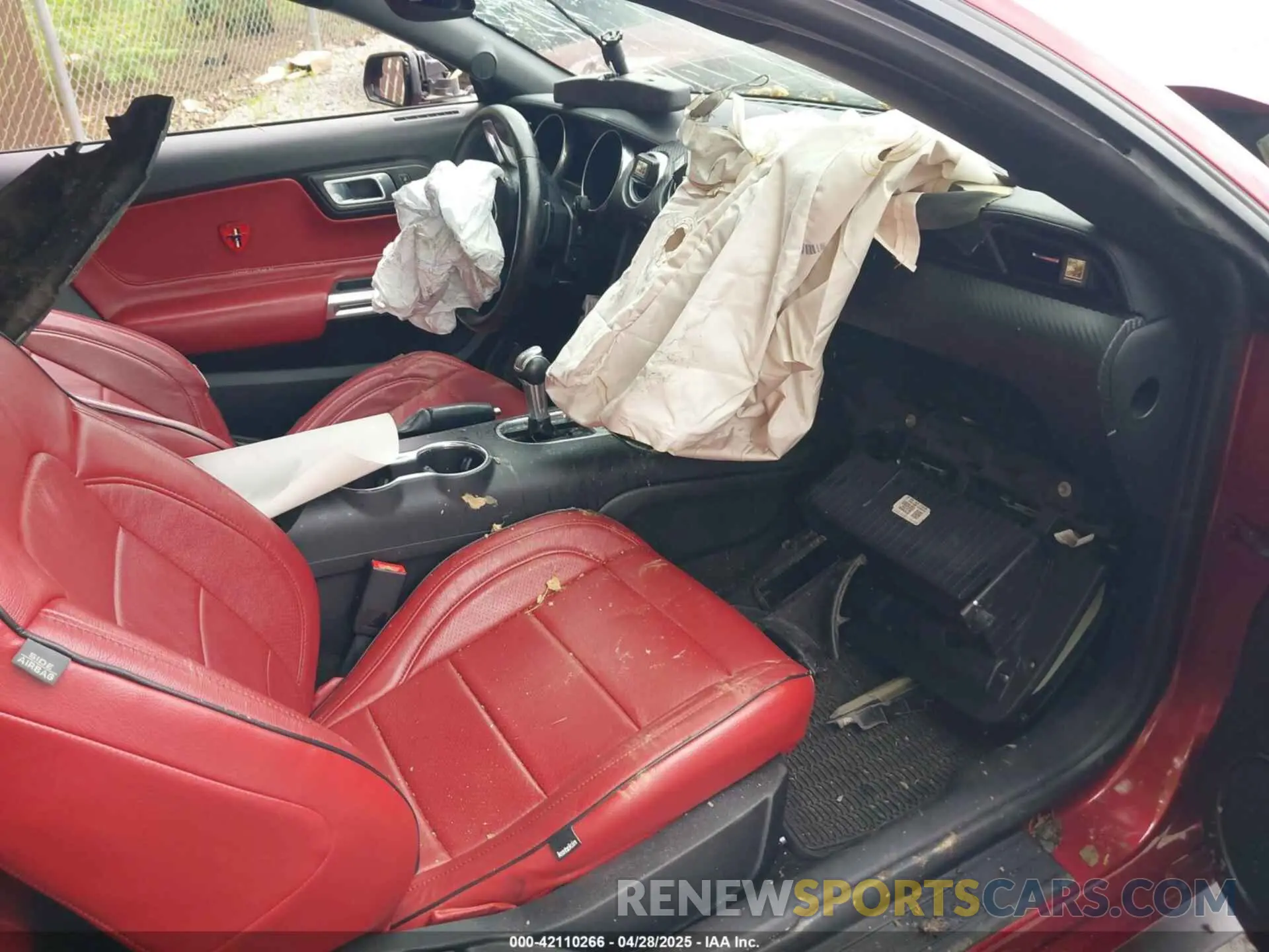 5 Photograph of a damaged car 1FA6P8TH6K5106342 FORD MUSTANG 2019