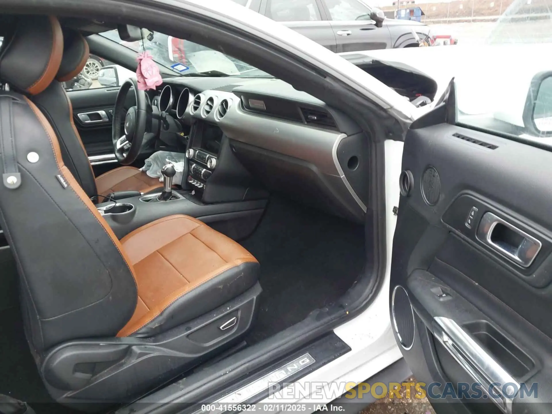 5 Photograph of a damaged car 1FA6P8TH6K5201919 FORD MUSTANG 2019