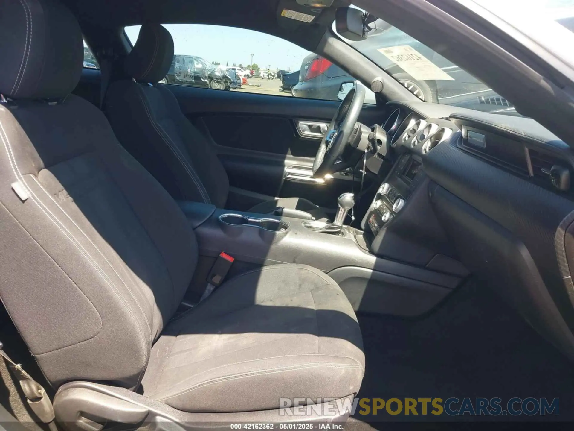 5 Photograph of a damaged car 1FA6P8TH8K5194620 FORD MUSTANG 2019