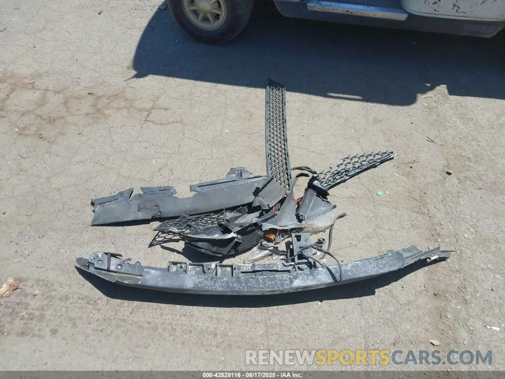 12 Photograph of a damaged car 1FA6P8THXK5118705 FORD MUSTANG 2019