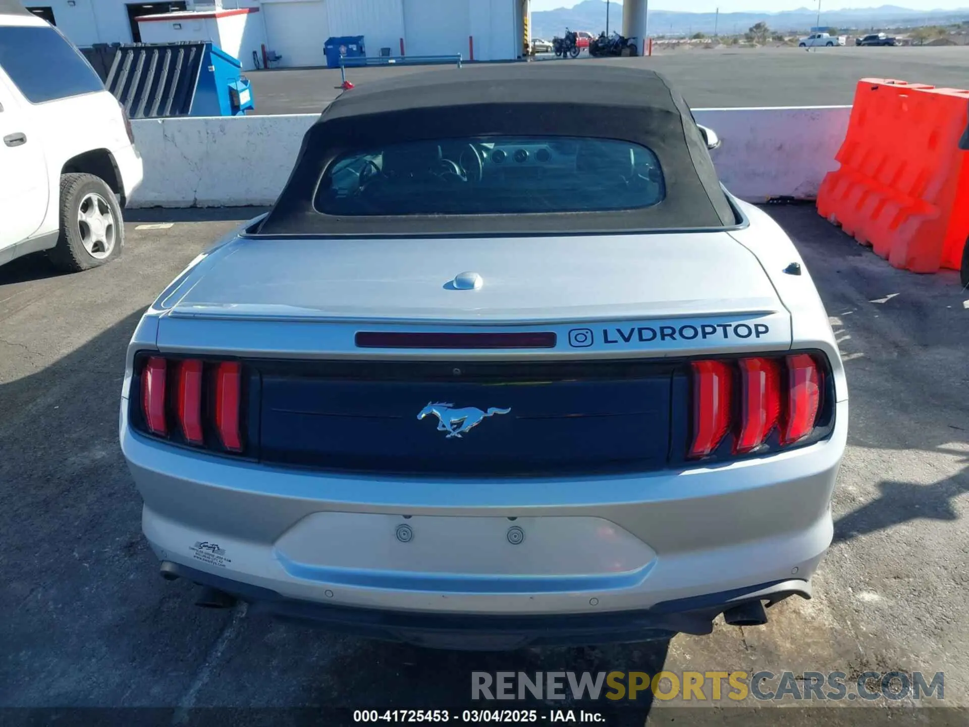 16 Photograph of a damaged car 1FATP8UH0K5148555 FORD MUSTANG 2019