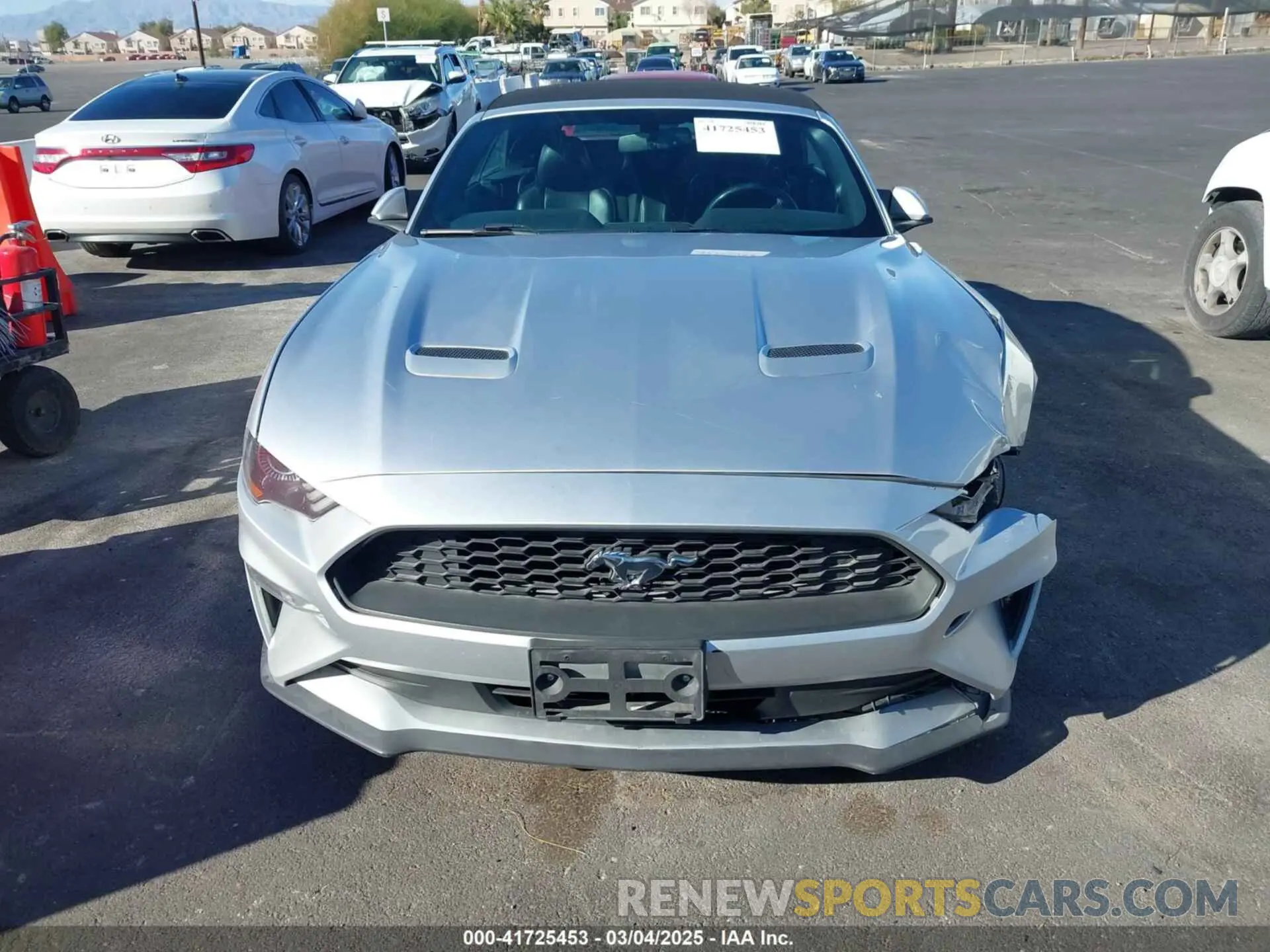 17 Photograph of a damaged car 1FATP8UH0K5148555 FORD MUSTANG 2019