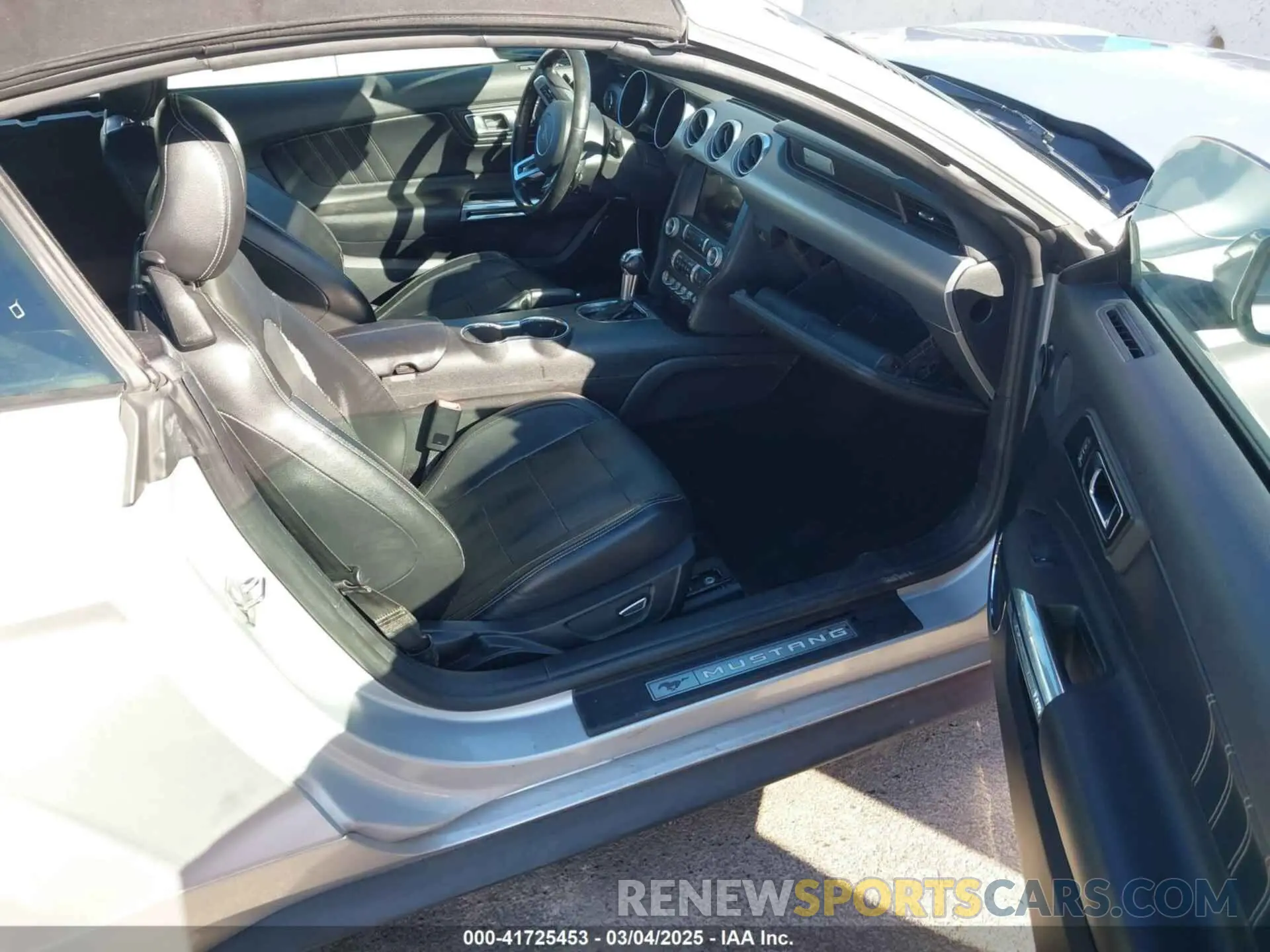 5 Photograph of a damaged car 1FATP8UH0K5148555 FORD MUSTANG 2019