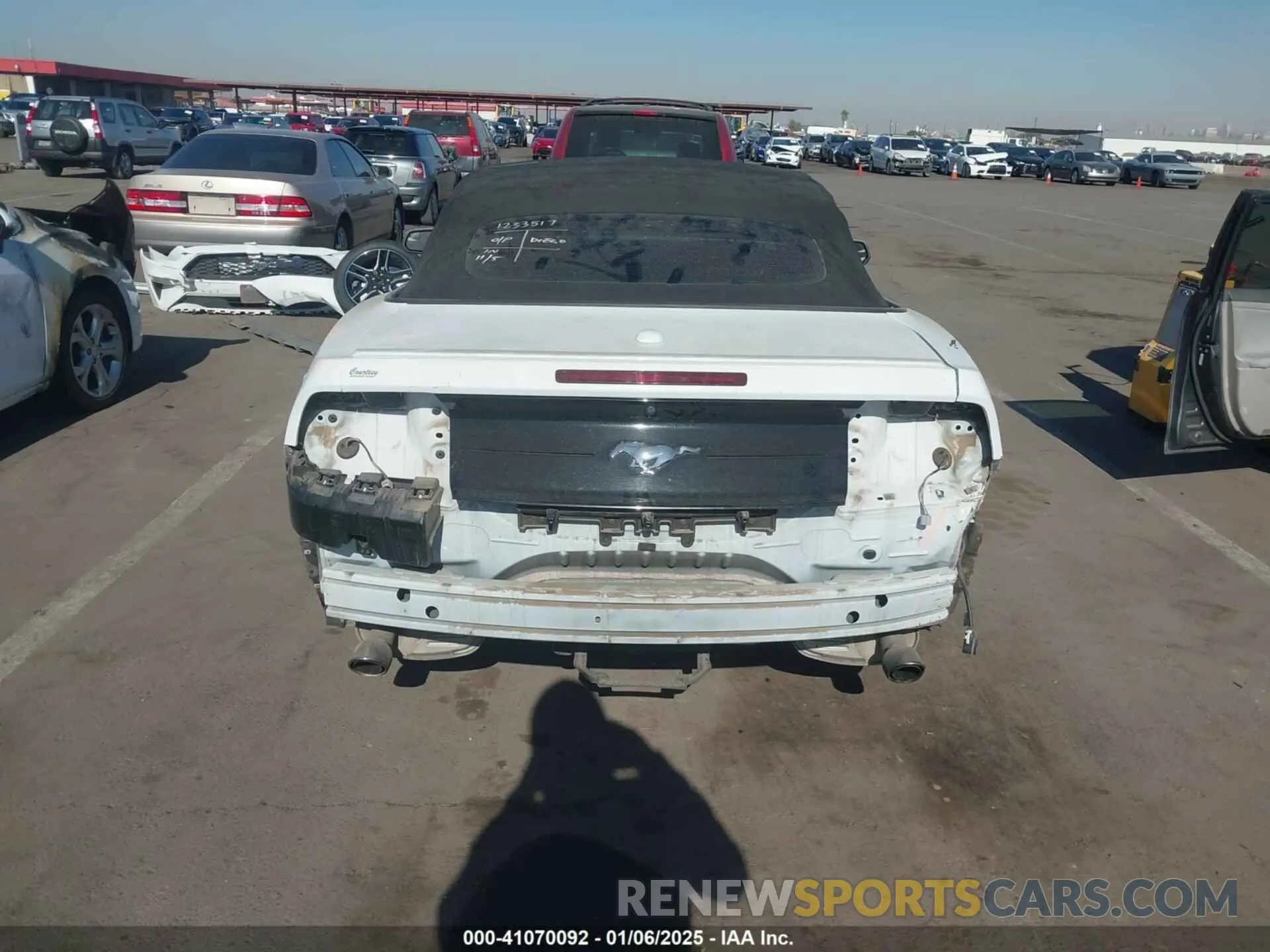 17 Photograph of a damaged car 1FATP8UH2K5148573 FORD MUSTANG 2019
