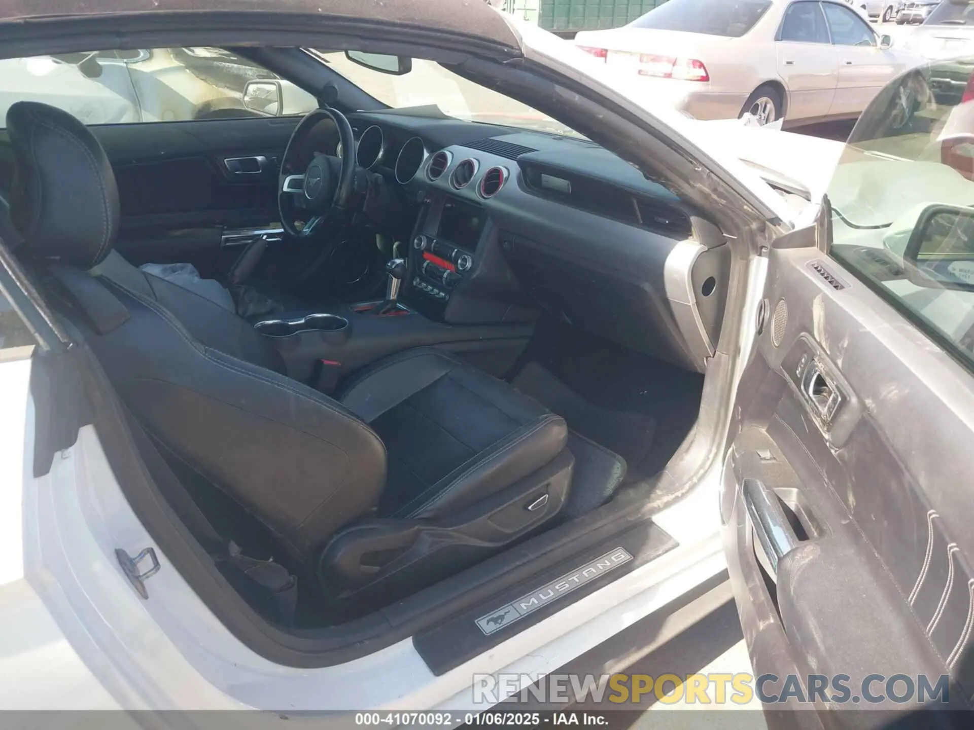 5 Photograph of a damaged car 1FATP8UH2K5148573 FORD MUSTANG 2019