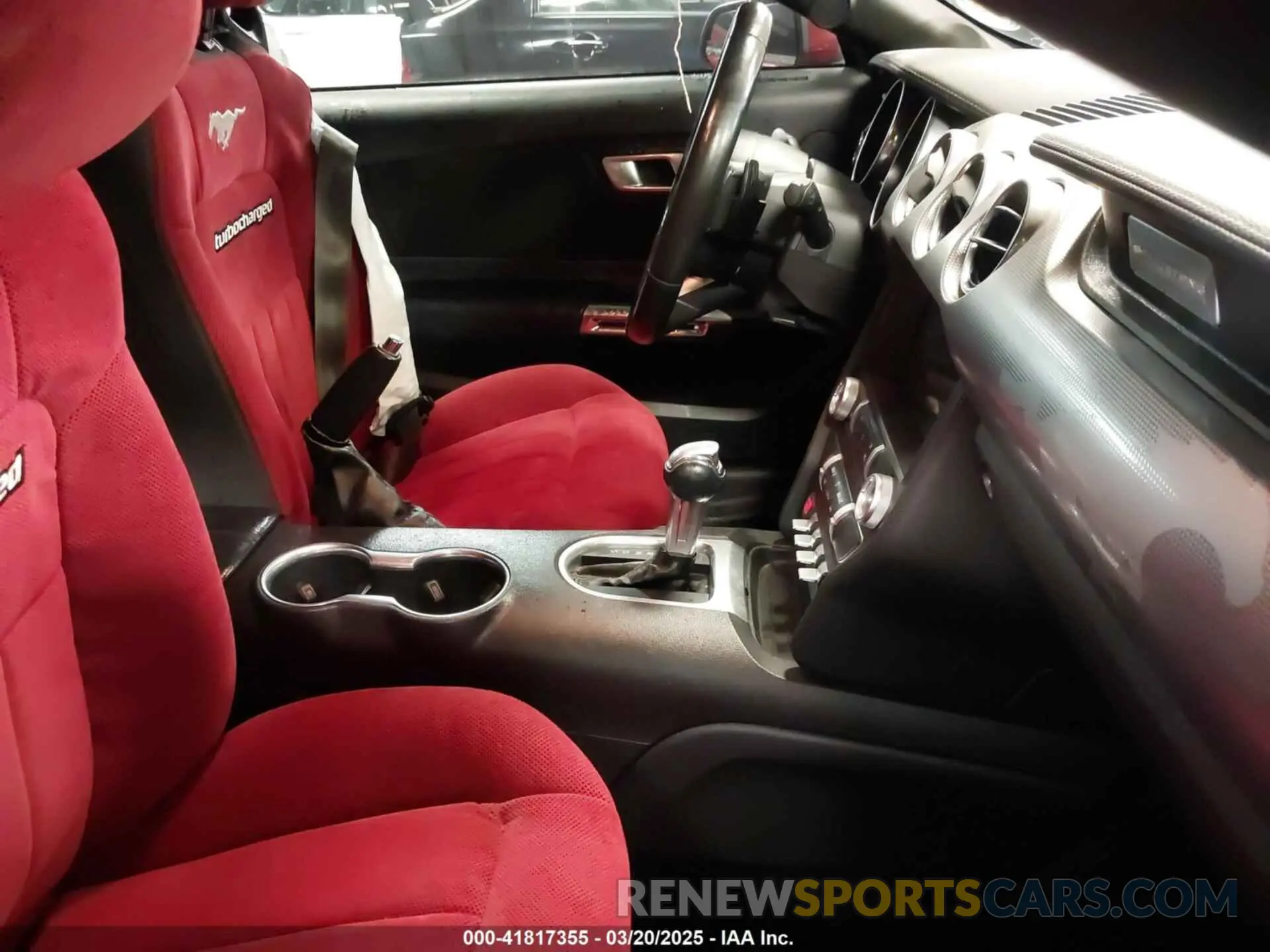5 Photograph of a damaged car 1FATP8UH2K5205502 FORD MUSTANG 2019