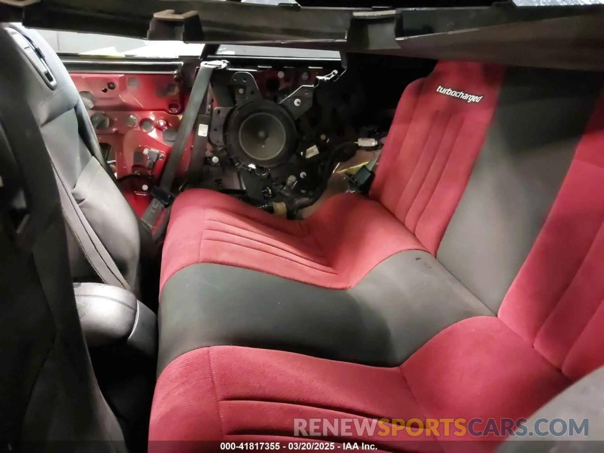 8 Photograph of a damaged car 1FATP8UH2K5205502 FORD MUSTANG 2019