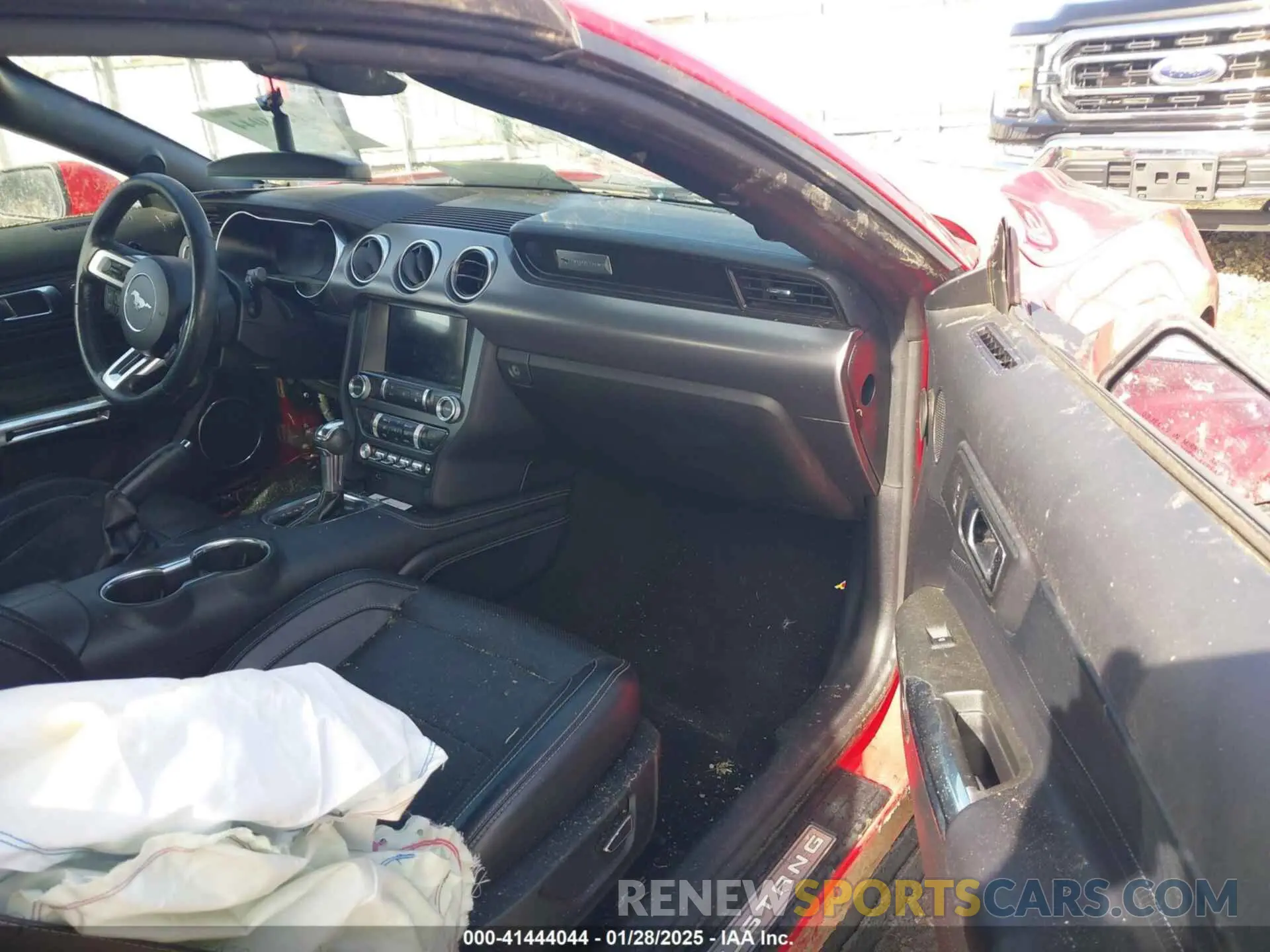 5 Photograph of a damaged car 1FATP8UH3K5159551 FORD MUSTANG 2019