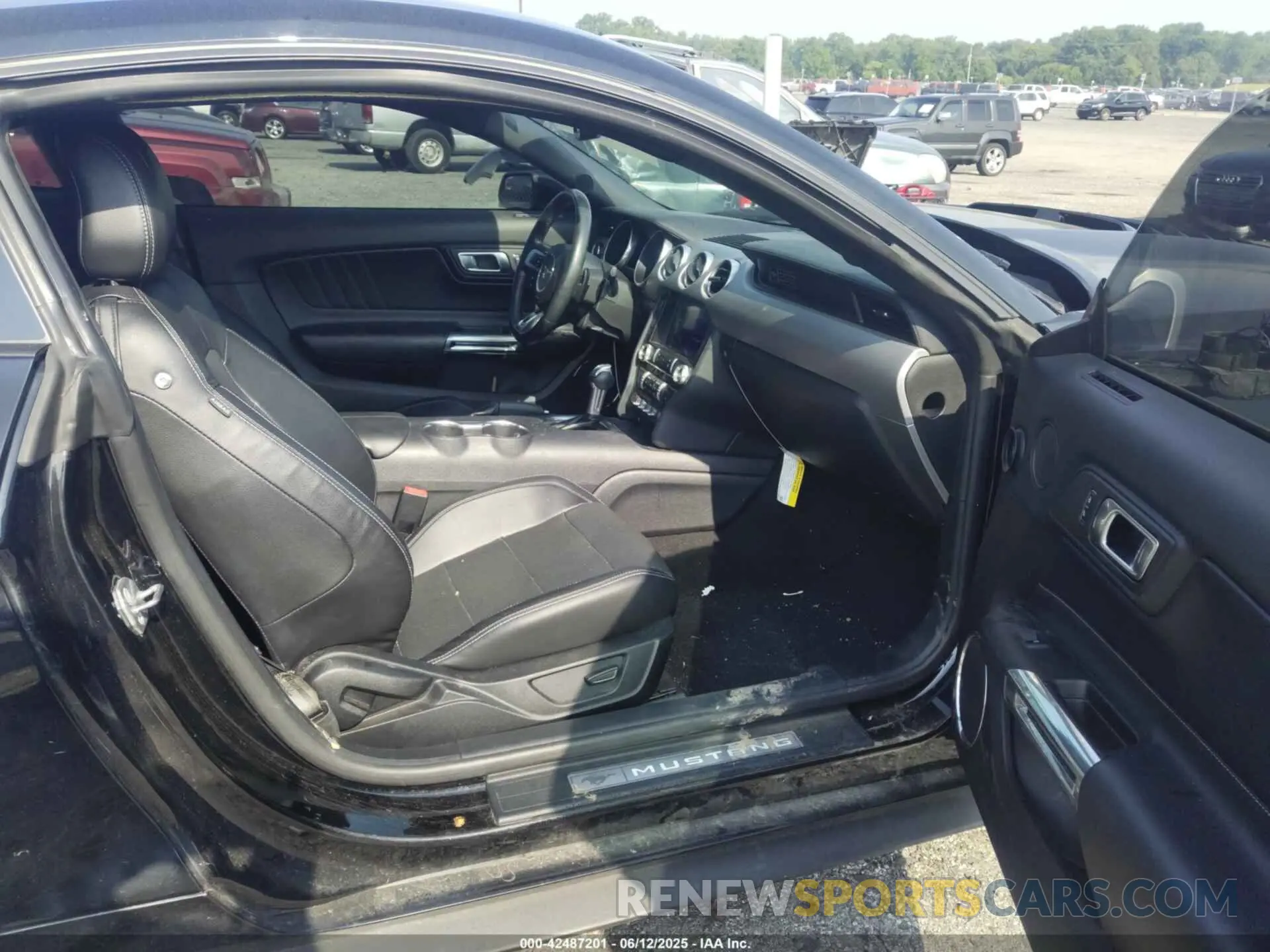 5 Photograph of a damaged car 1FA6P8CF0L5188441 FORD MUSTANG 2020
