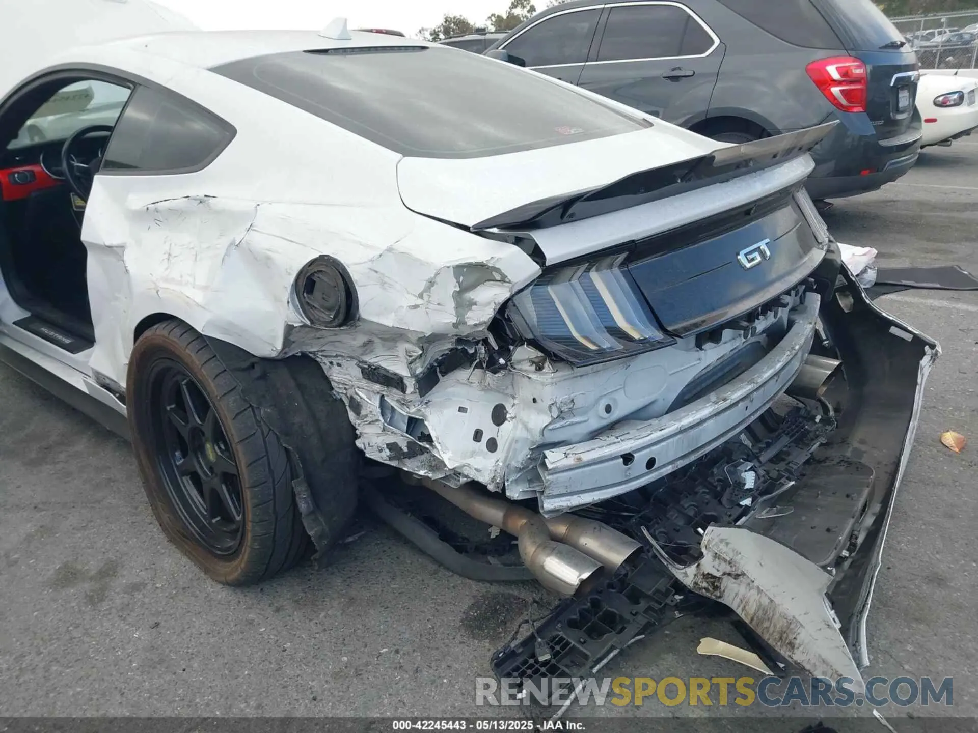 6 Photograph of a damaged car 1FA6P8CF4L5191133 FORD MUSTANG 2020
