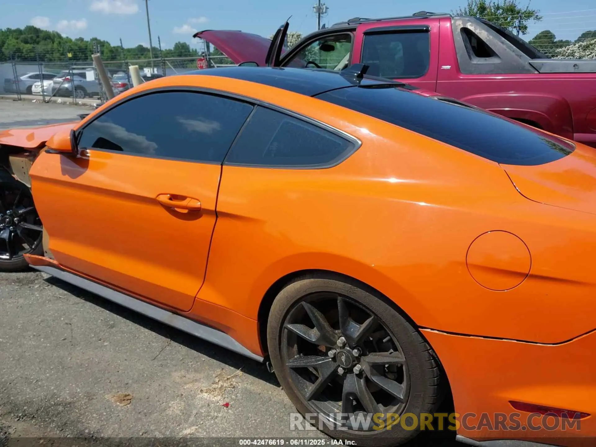 14 Photograph of a damaged car 1FA6P8CF5L5174647 FORD MUSTANG 2020