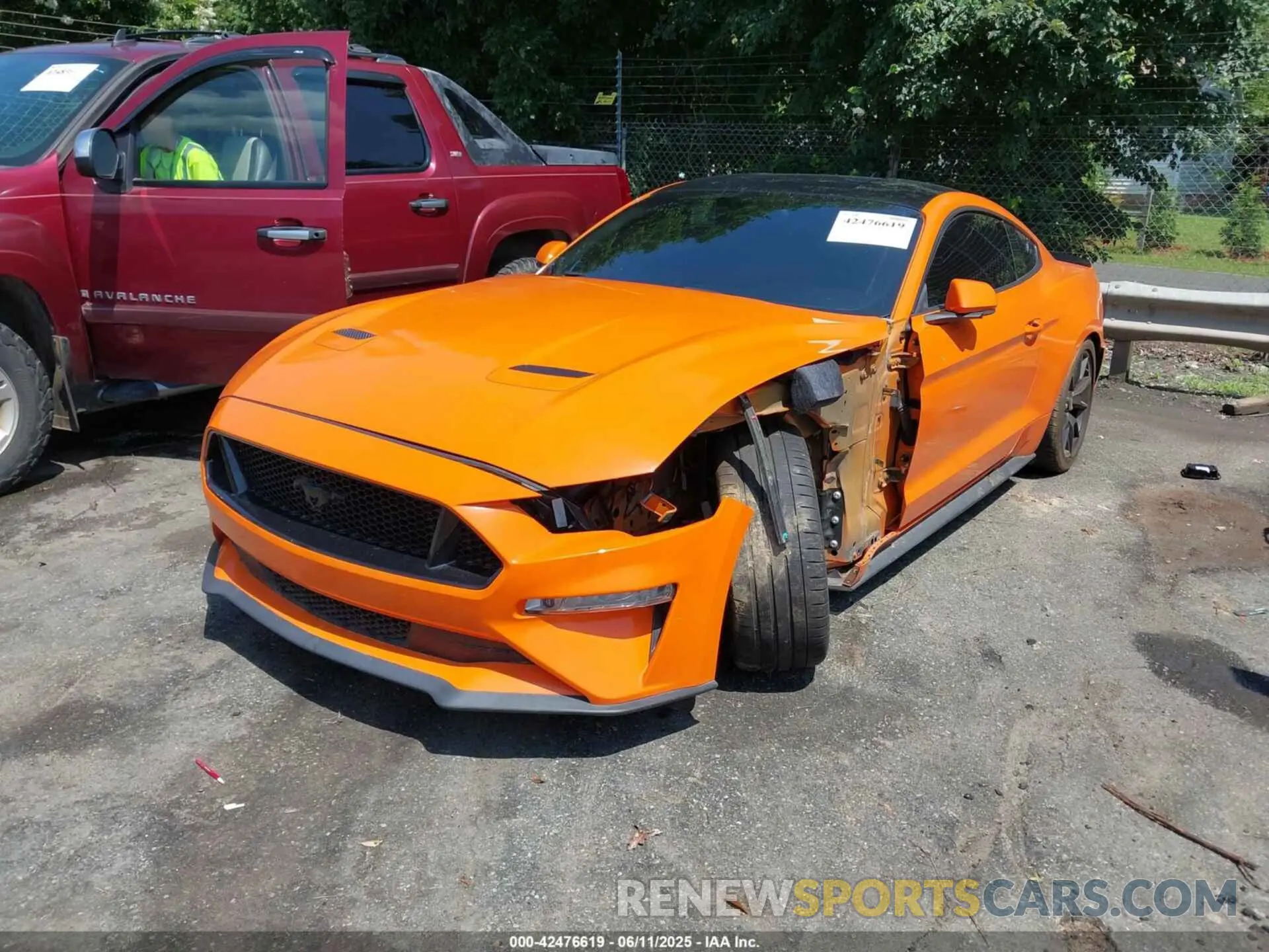 2 Photograph of a damaged car 1FA6P8CF5L5174647 FORD MUSTANG 2020
