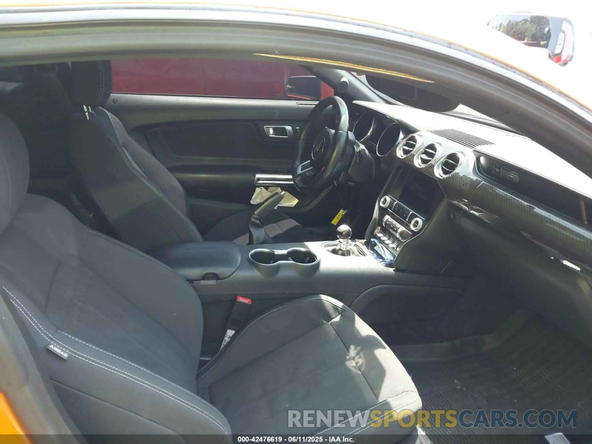 5 Photograph of a damaged car 1FA6P8CF5L5174647 FORD MUSTANG 2020