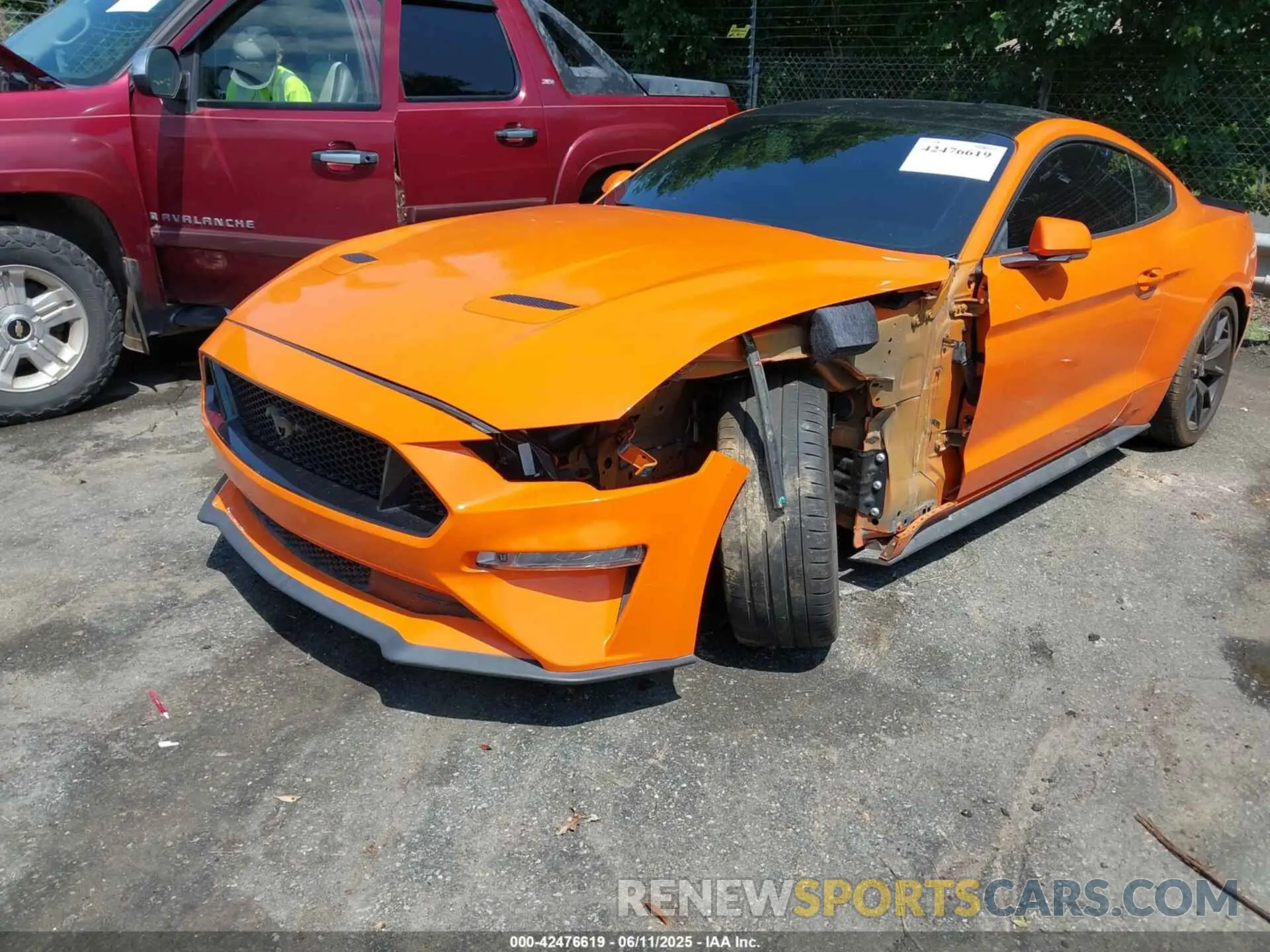 6 Photograph of a damaged car 1FA6P8CF5L5174647 FORD MUSTANG 2020