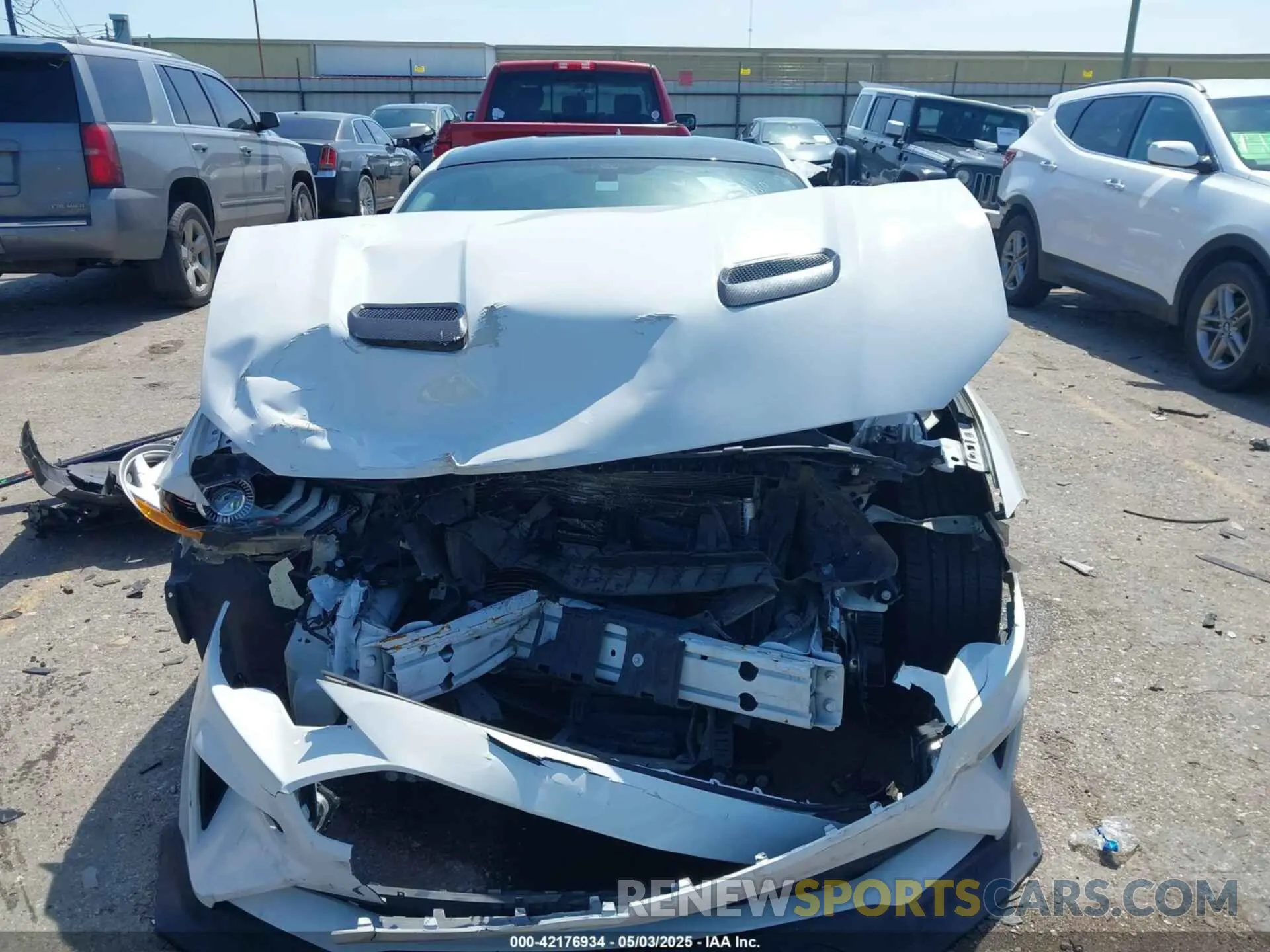 12 Photograph of a damaged car 1FA6P8CF5L5182960 FORD MUSTANG 2020