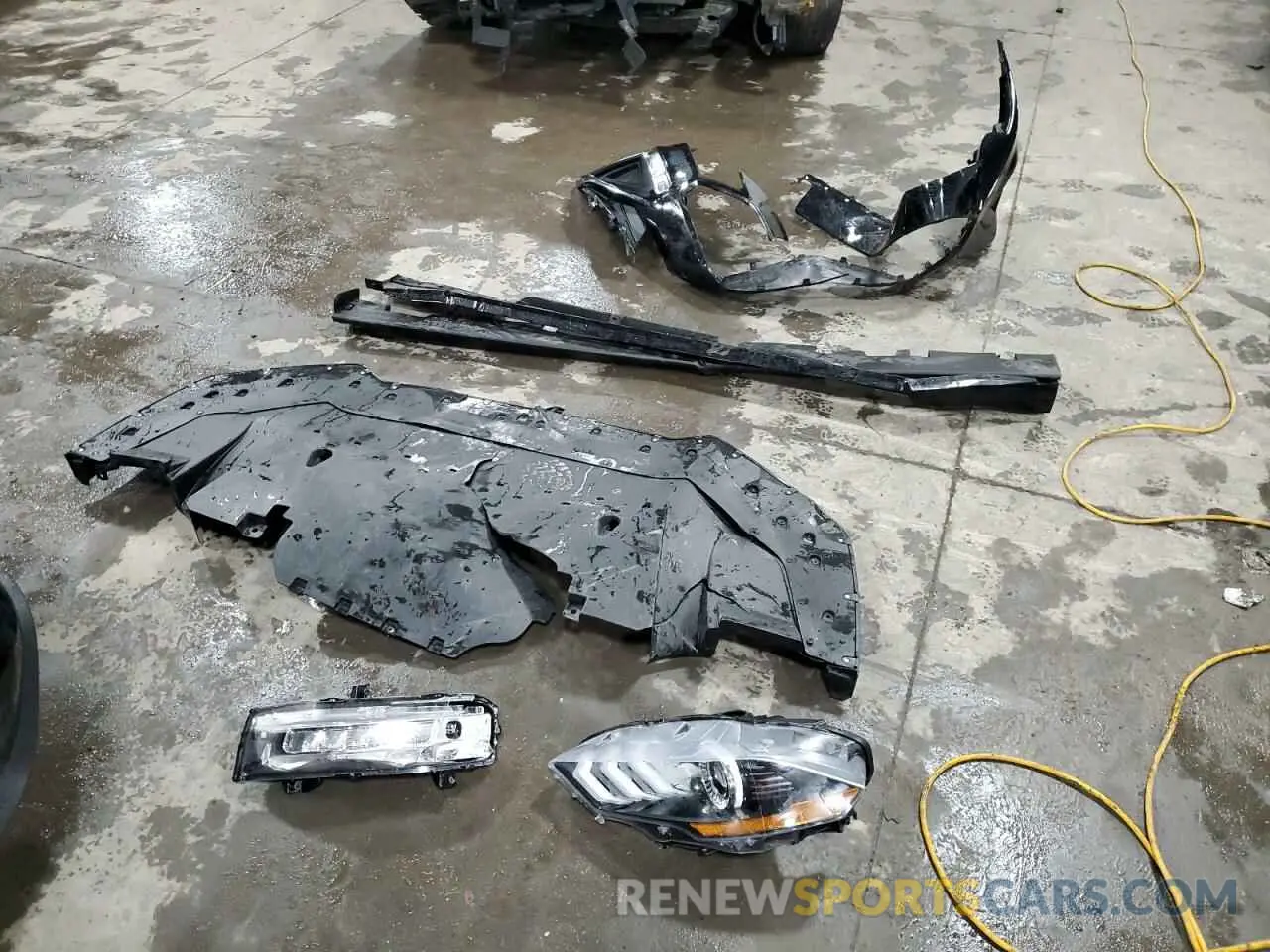 12 Photograph of a damaged car 1FA6P8CF6L5162331 FORD MUSTANG 2020