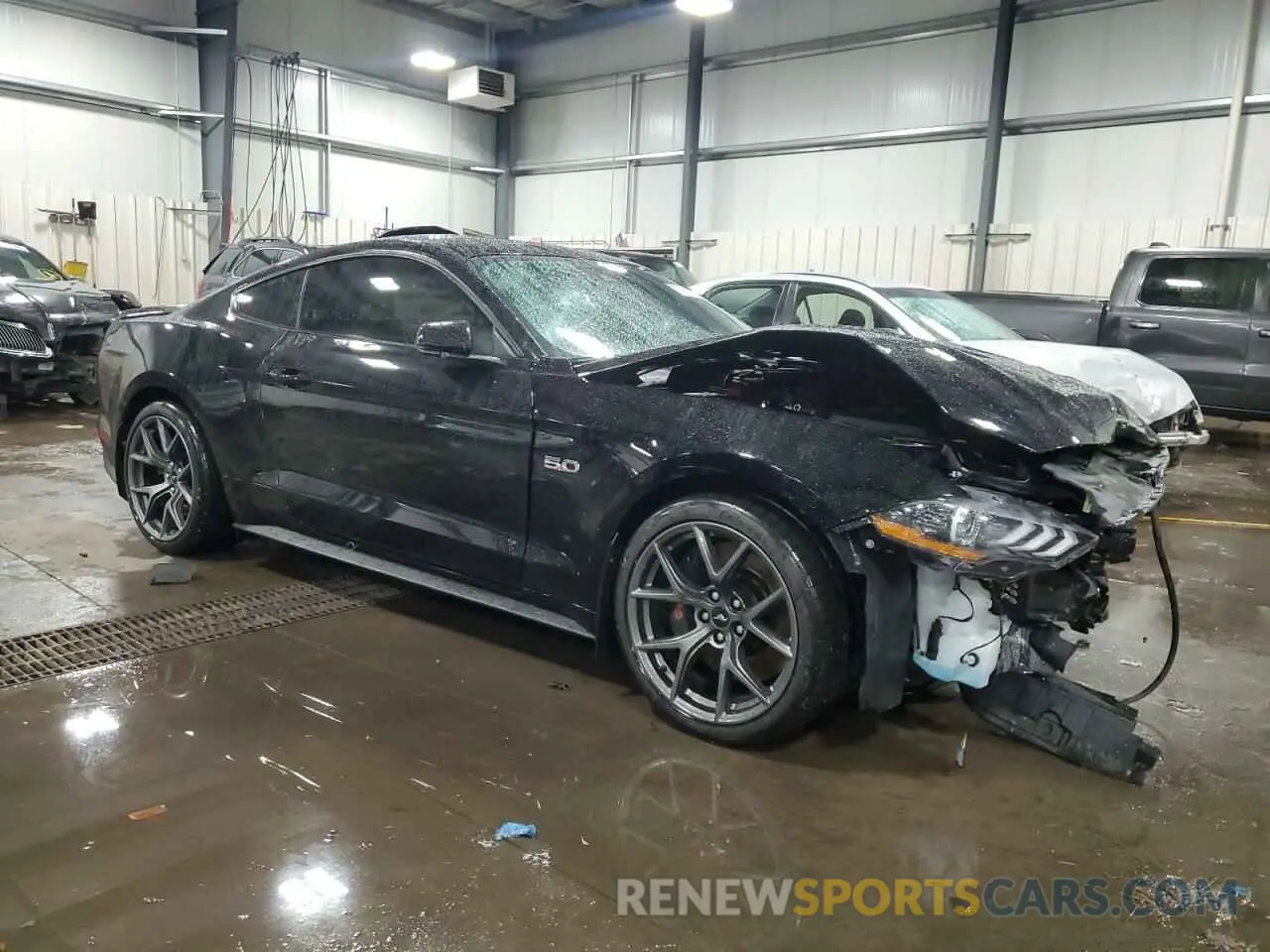 4 Photograph of a damaged car 1FA6P8CF6L5162331 FORD MUSTANG 2020